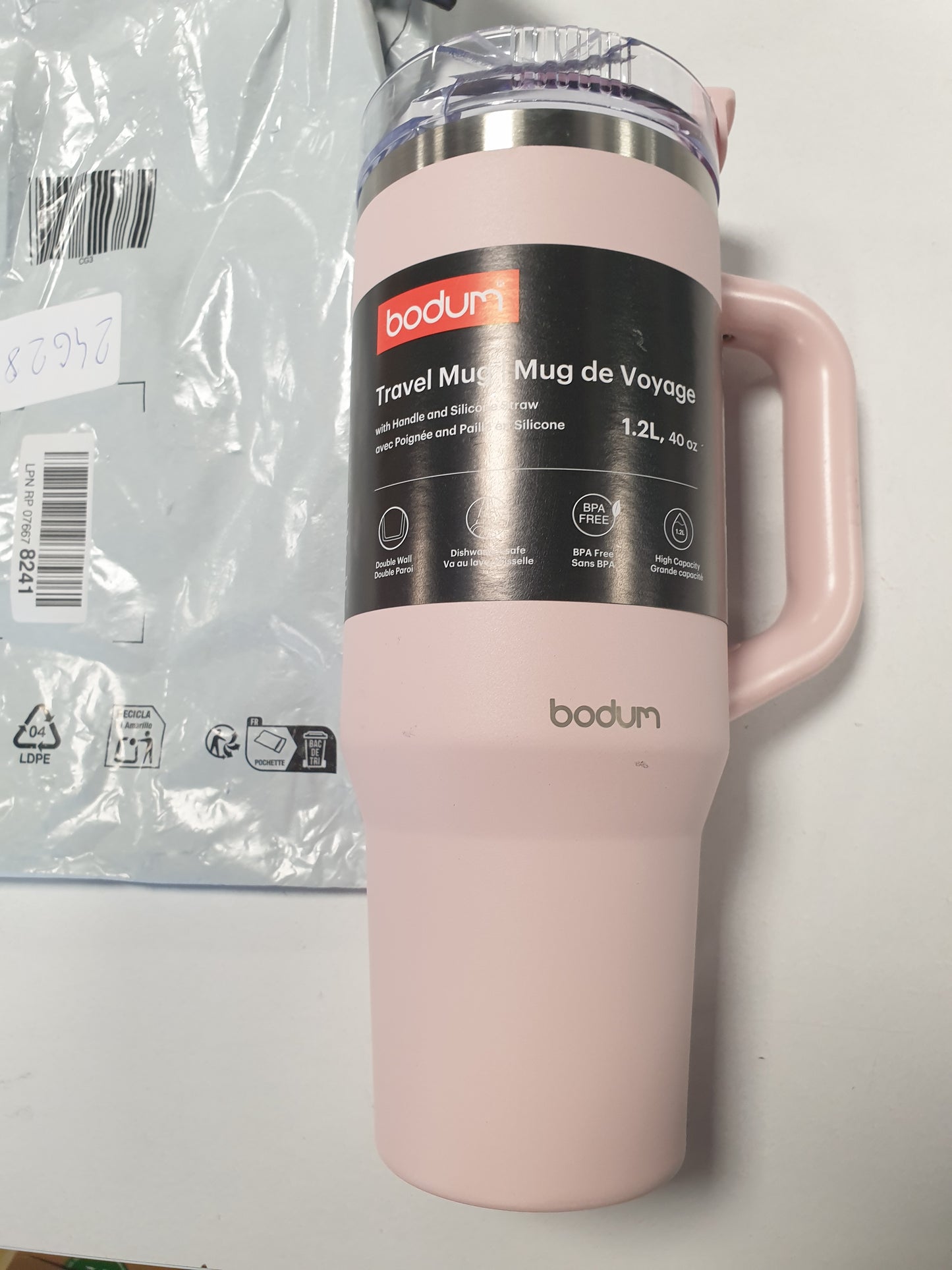 246289 - BODUM Gotë Udhëtimi 1.2 L Rozë Pluhuri - Shishe Uji Metalike me Kashtë, Dorezë dhe Kapak - Mund të lahet në lavastovilje - Për Pije të Ftohta dhe Kafe të Ngrohtë
