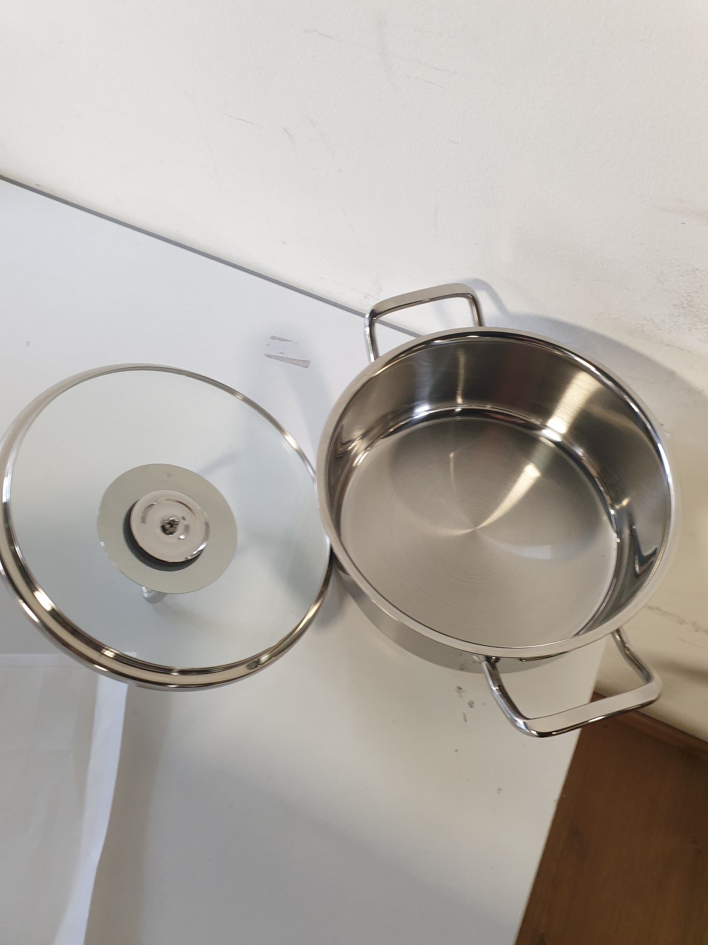 199048 - RÖSLE Set Fondue për 6 Persona - Tenxhere Fondue prej Çeliku Inox 20cm me Kapak Qelqi, Ndezës Gazi 1000W, Mbështetëse të Palosshme dhe Aksesorë Fondue, Përshtatshëm për Fondue me Djathë ose Fondue me Çokollatë