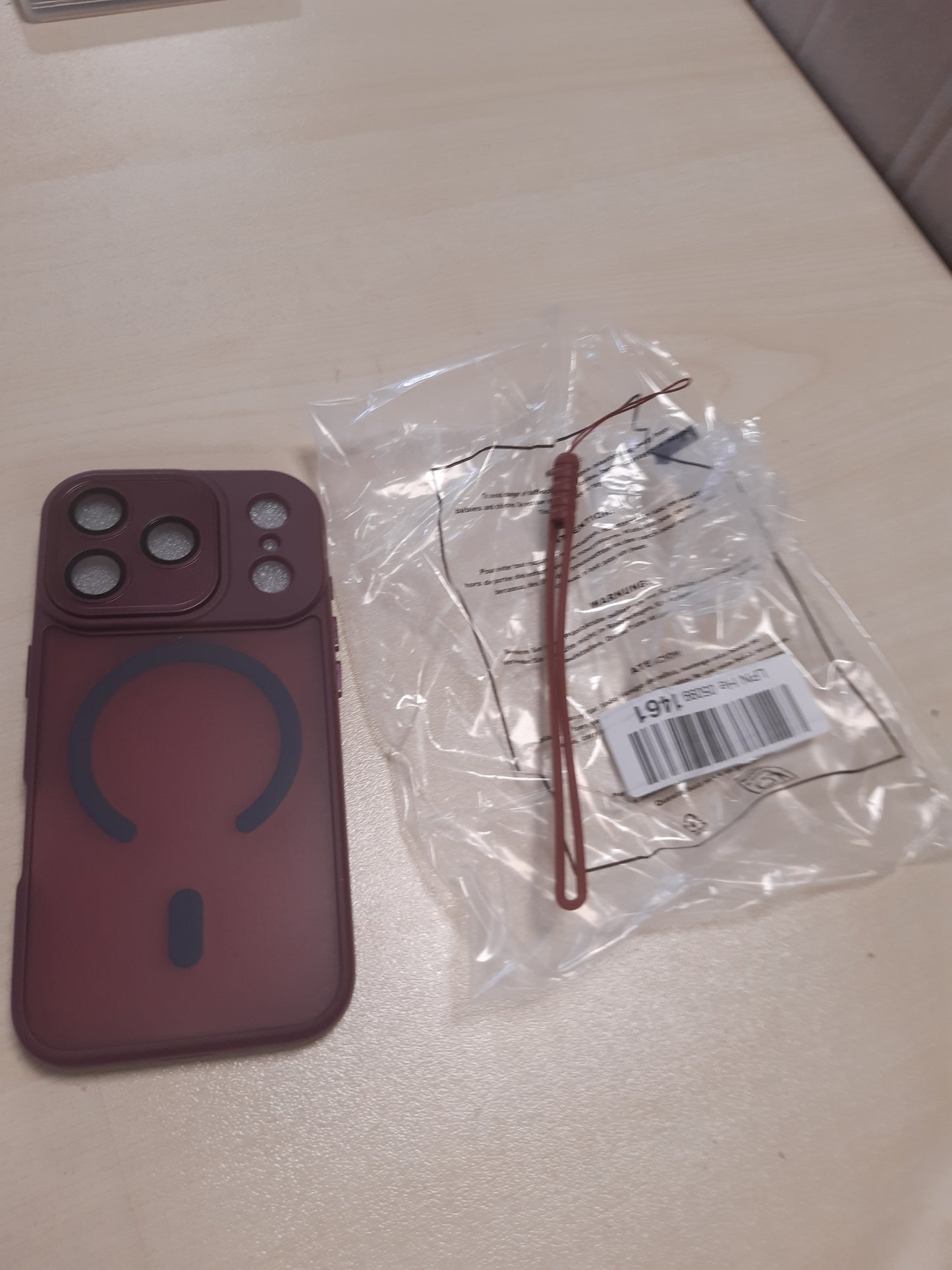 190311 - YUANDMI Mbrojtëse Magnetike për iPhone 17 Pro me Pajtueshmëri MagSafe, Rezistente ndaj Gërvishtjeve dhe Goditjeve, Material Mat që nuk Rrëshqet, me Mbrojtje për Kamerën, E kuqe e Errët