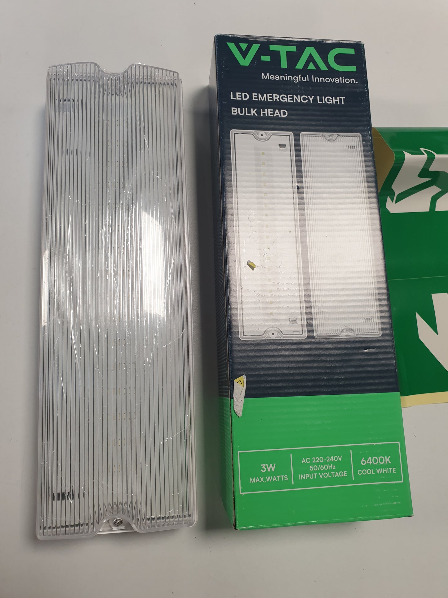 245816 - V-TAC Dritë emergjence LED 3 W për montim në tavan dhe mur, jetëgjatësia e baterisë 3 orë, IP65, 4000 K