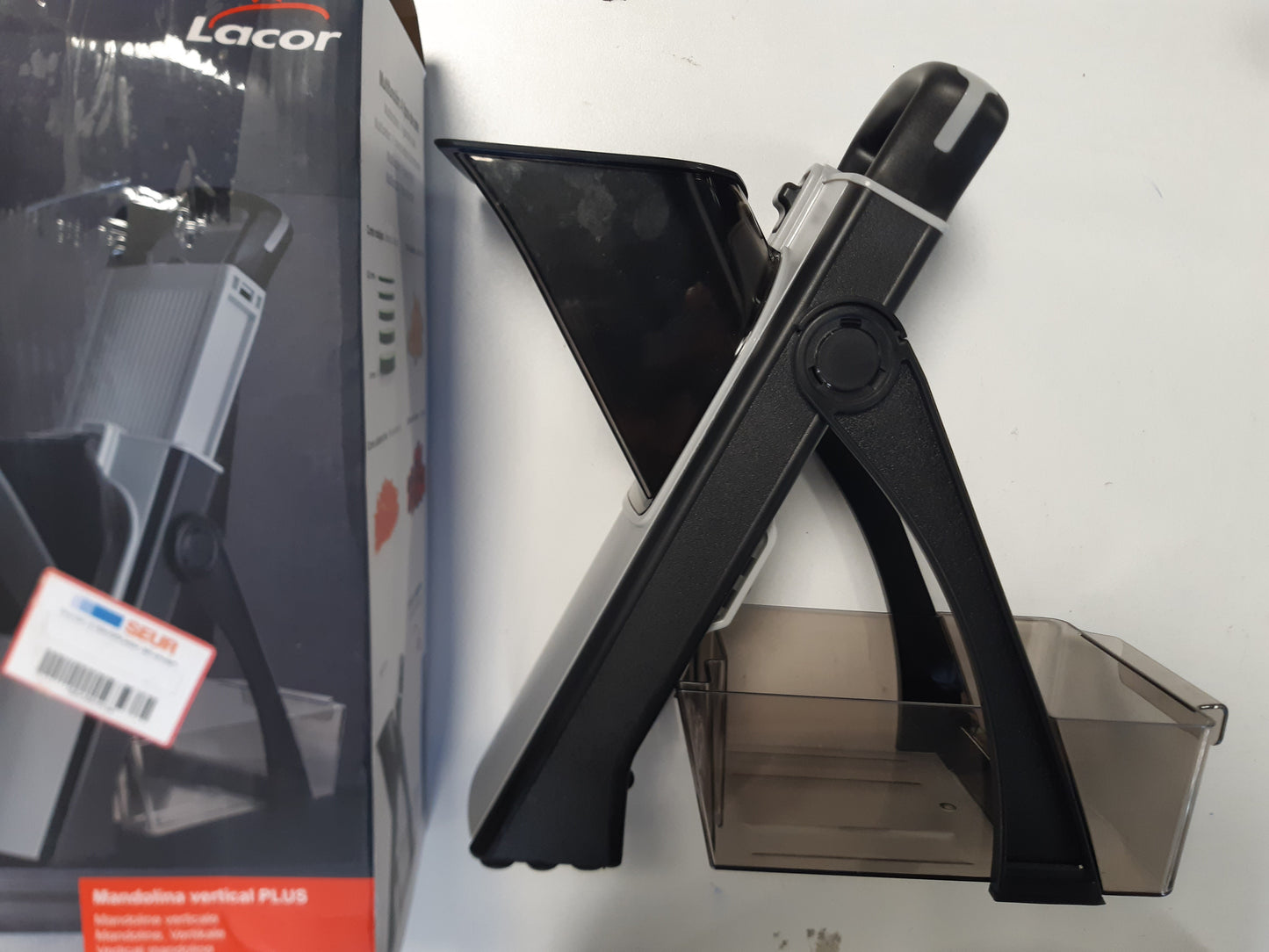 221232 - LACOR Mandolinë Vertical Plus 60860, Teh çeliku inox, Pa BPA, Përmasat: 31x41 cm, 4 Cilësime Prerjeje, E palosshme
