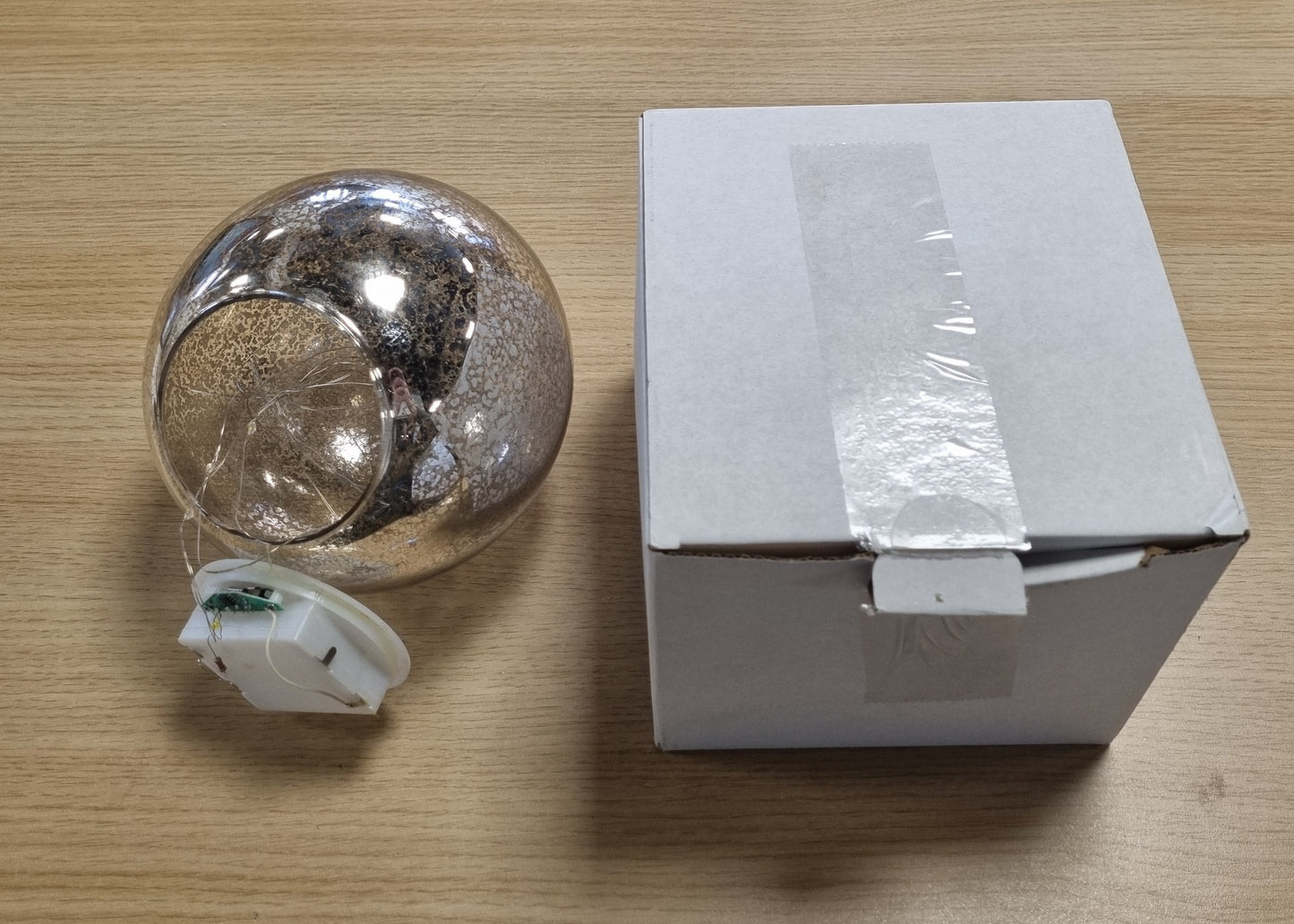 241671 - EMOS TOP QELQI LED ME Drita ME TELA, 20 LED, Ø 15 CM, KOHËMATËS 6/18 ORË, FUNKSIONON ME BATERI (3x AA), JETËGJATËSI 10,000 ORË