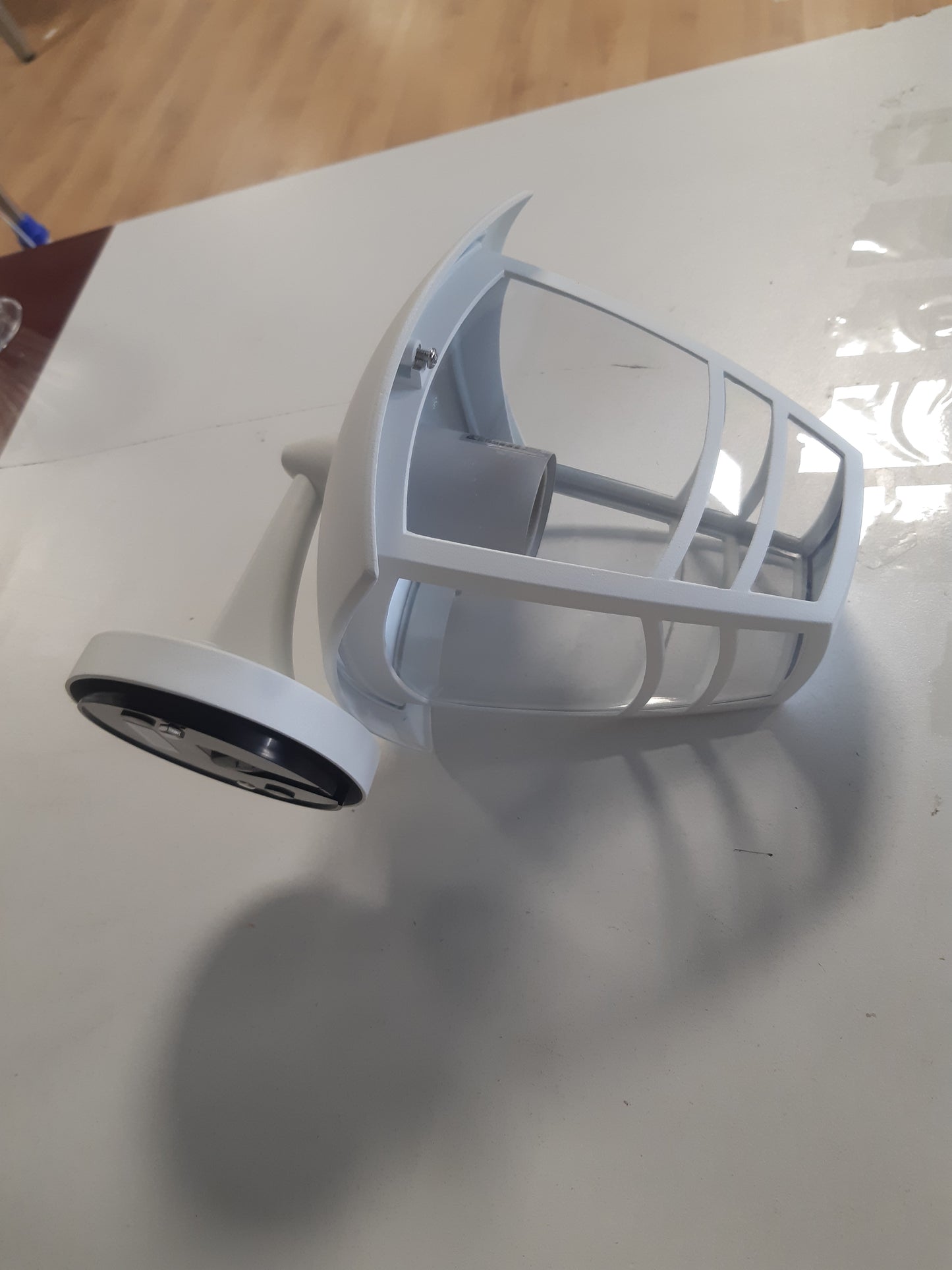 221727 - PHILIPS Mygarden Creek Dritë muri për jashtë, e bardhë (kërkon 1 llambë E27 max 60W, nuk përfshihet)