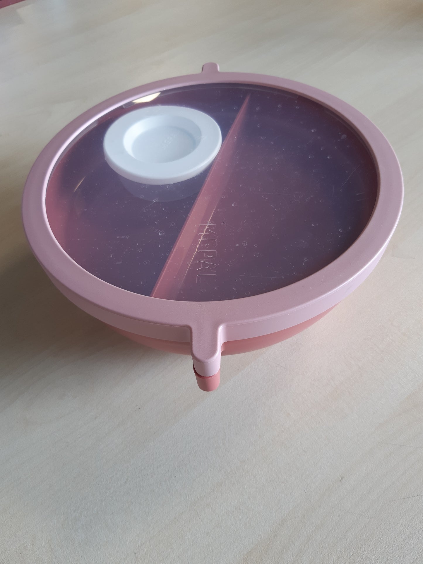 218731 - MEPAL Bento Bowl Vita Kuti Dreke me Ndarje 1500 ml - Ngjyrë Maja e Gjallë - Kapak dhe Tabaka Shtesë për Salcë
