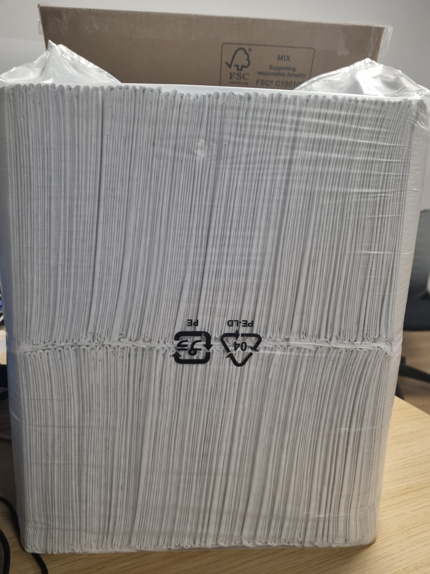 227307 - AMAZON BASICS Jastëkë stërvitjeje për qen dhe këlyshë Carbon, të papërshkueshëm nga uji me sipërfaqe që thahet shpejt, pako me 120 copë, gri