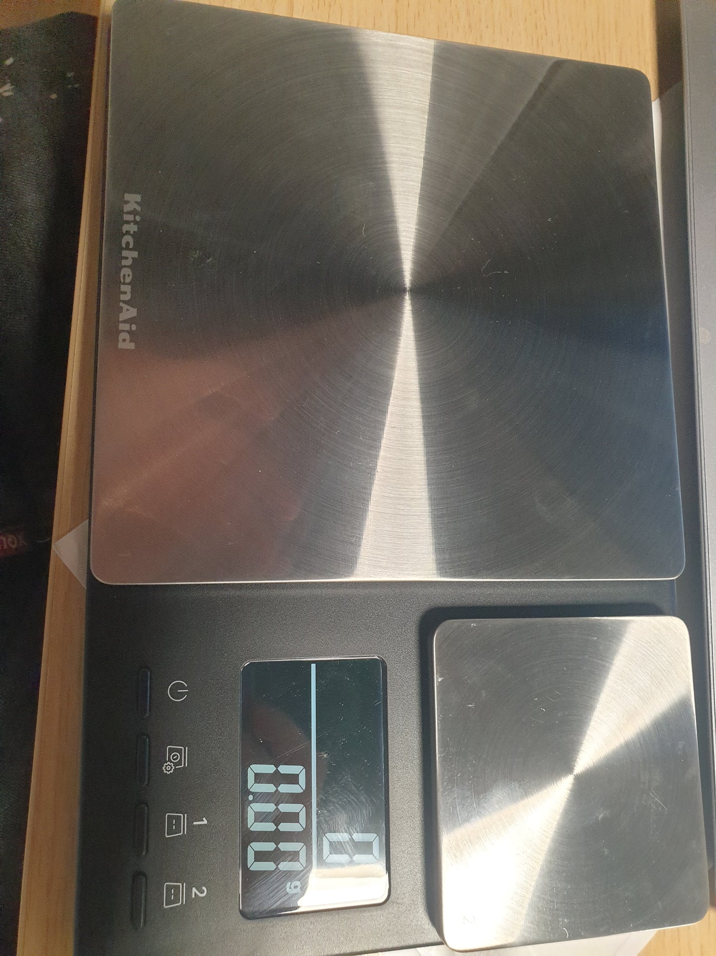 250665 - KITCHENAID Peshore dixhitale ushqimore me dy platforma, peshon midis 500g dhe 5000g, e zezë, një madhësi