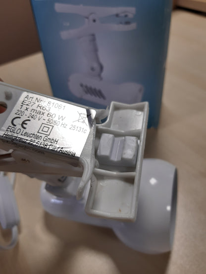 209834 - EGLO MANHATTAN Llambë Leximi me Kapëse, Llambë Krevati dhe Tavolinë prej Metali dhe Plastike në Të Bardhë, Dritë Fokusi me Prizë E27