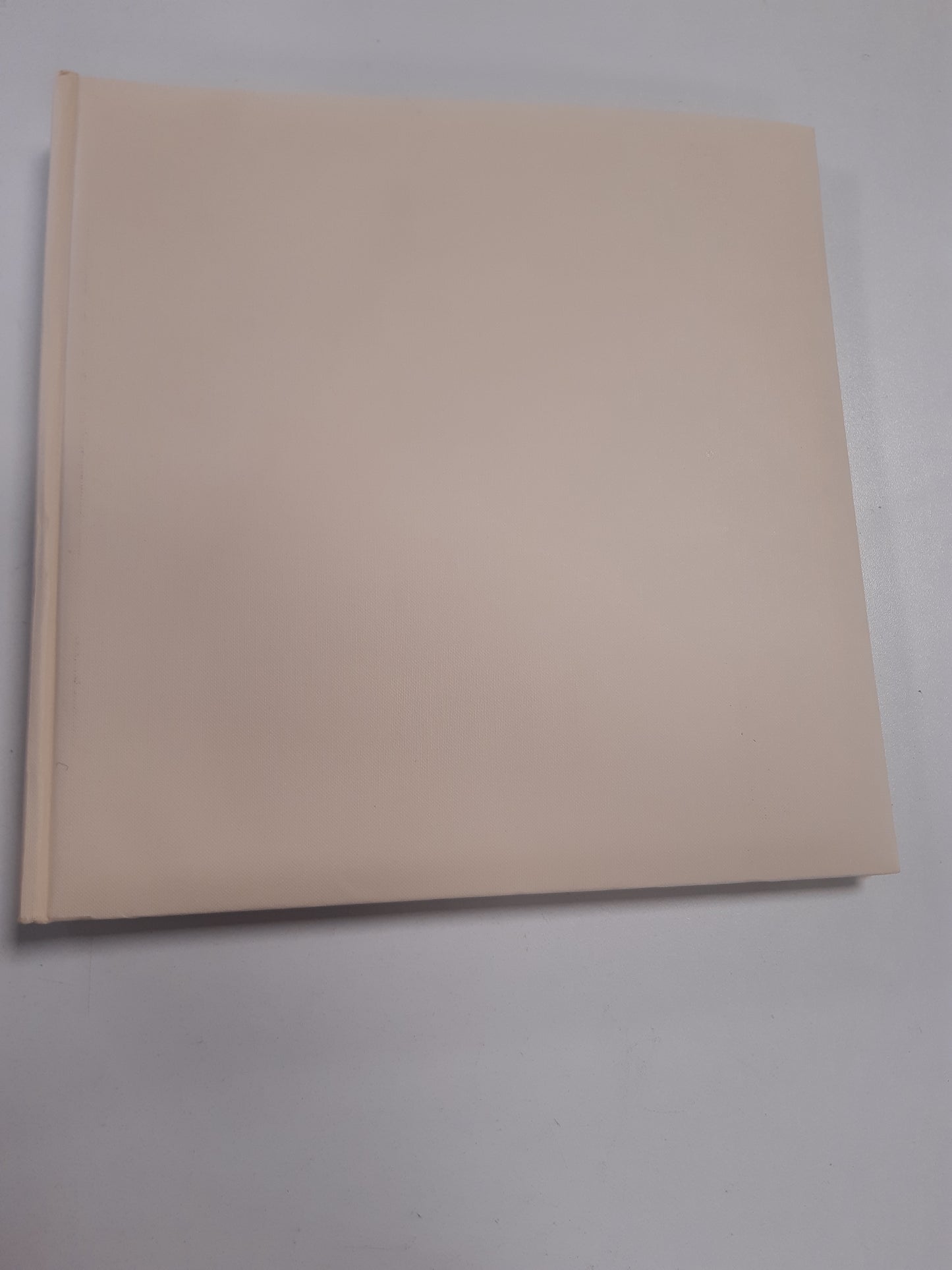 168382 - HAMA Album Fotosh Jumbo 30x30cm me 80 faqe të bardha, kapacitet për 320 foto, për personalizim dhe ngjitje, ngjyrë bezhë pastel