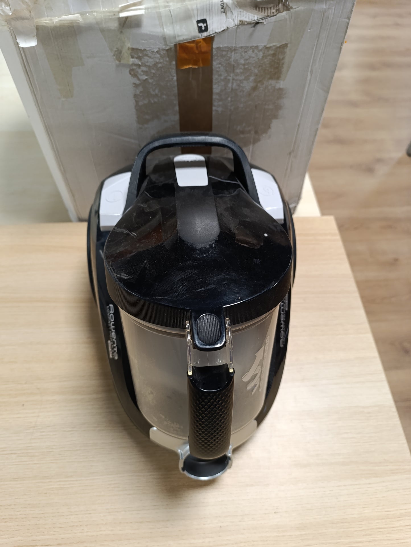 94122 - ROWENTA Fshesë me Korrent Green Force Cyclonic Effitech+, Me Cilindrë pa Qese, Kapaciteti 2.5L, Material Plastikë e Ricikluar, E Riciklueshme, 5 Aksesorë, Modeli RO7C66