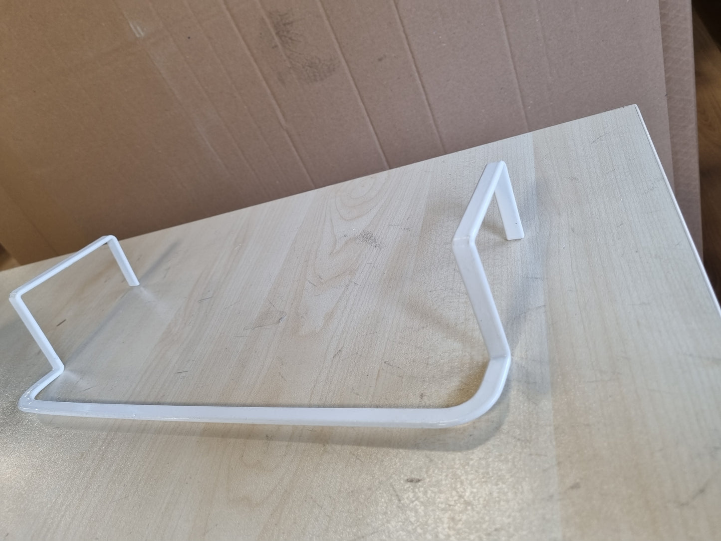 263721 - MBAJTËSE PESHQIRËSH PËR RADIATOR, METALIKE, E BARDHË