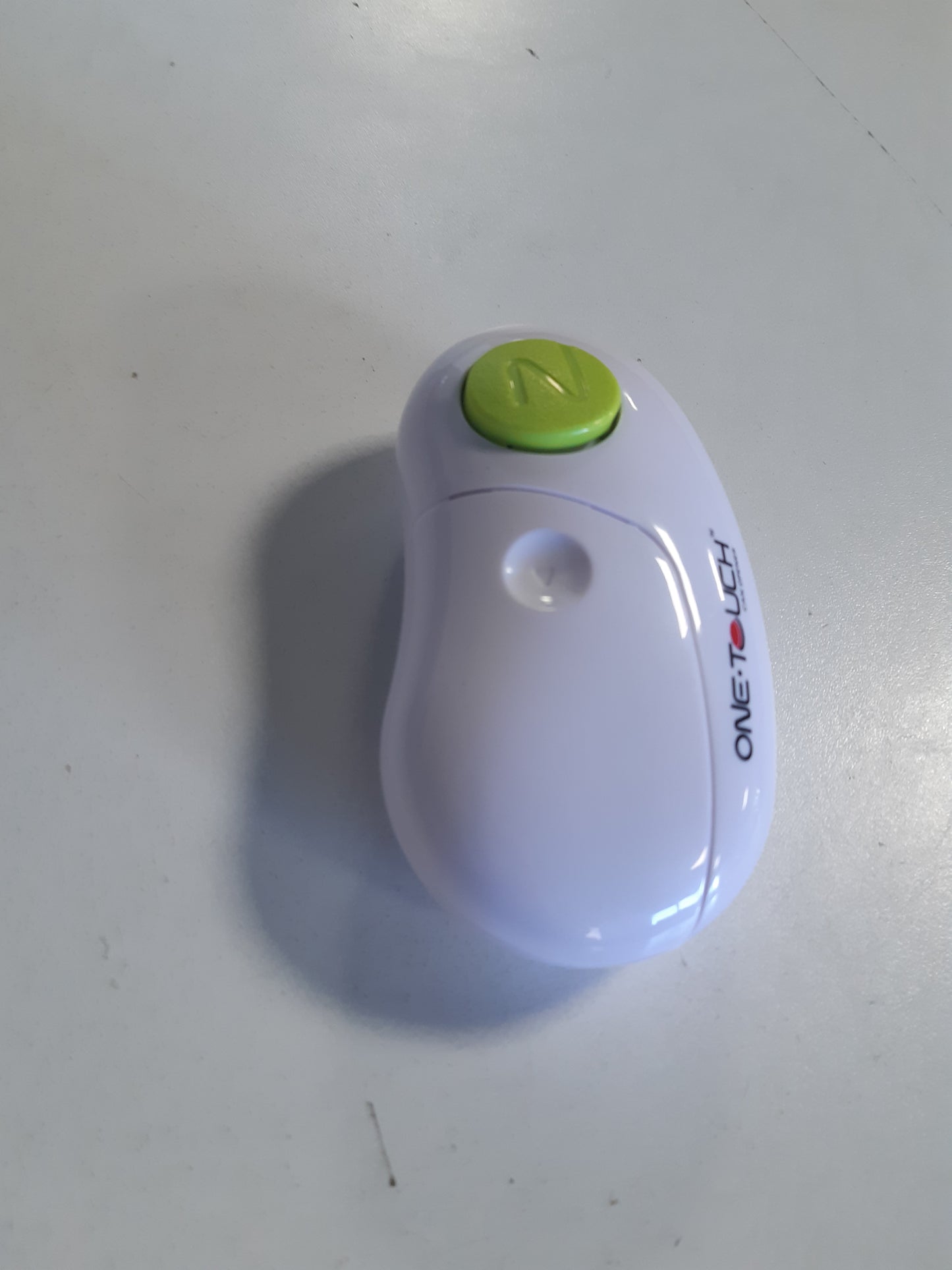 214431 - ONE TOUCH HAPËSE ME NJË PREKJE PËR TË GJITHA LLOJET E KUTIVE (ME BATERI) PA DUAR Çelik Inoks, i Bardhë dhe Jeshile