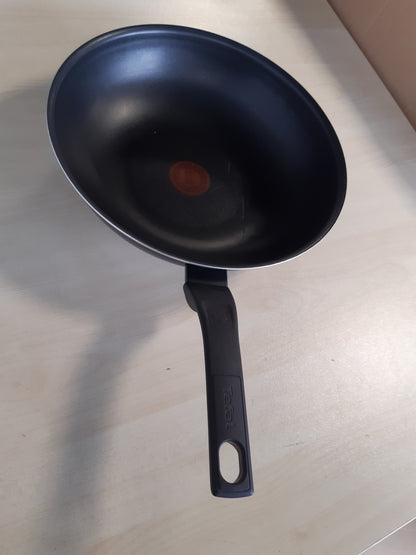 236060 - TIGAN WOK TEFAL EASY COOK & CLEAN 28 cm, shtresë jo ngjitëse, termo-sinjal në temperaturën ideale të skuqjes, NUK është i përshtatshëm për soba me induksion, pastrim i lehtë, Prodhuar në Francë, i zi, B5551933