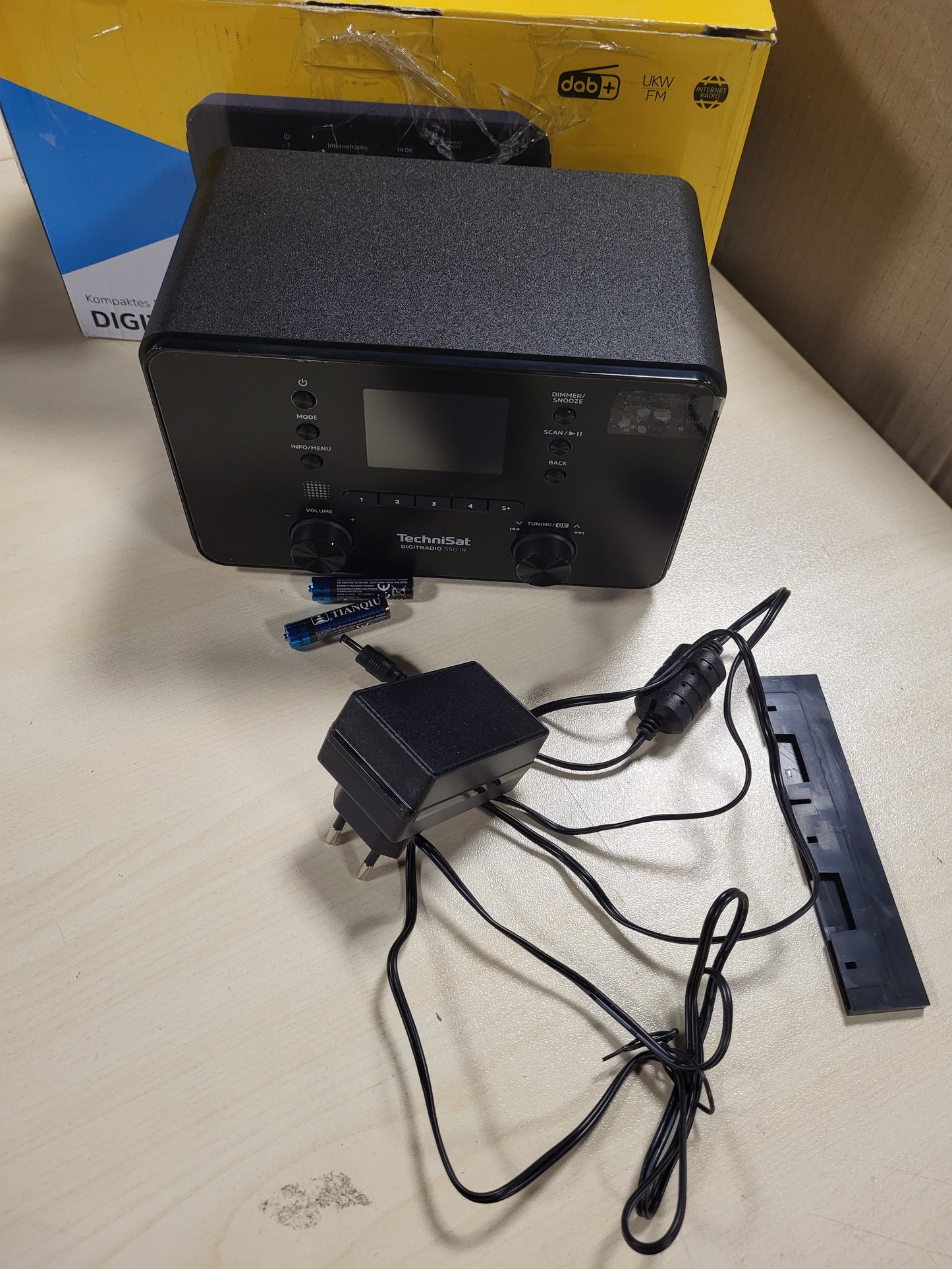 267685 - TECHNISAT DIGITRADIO 550 IR - RADIO INTERNETI ME TINGULL STEREO RMS 10 VAT (DAB+, FM, WLAN, BLUETOOTH, EKRAN ME NGJYRA, TELEKOMANDË DHE KONTROLL APLIKACIONI, FUNKSION ORE ME ZILE)