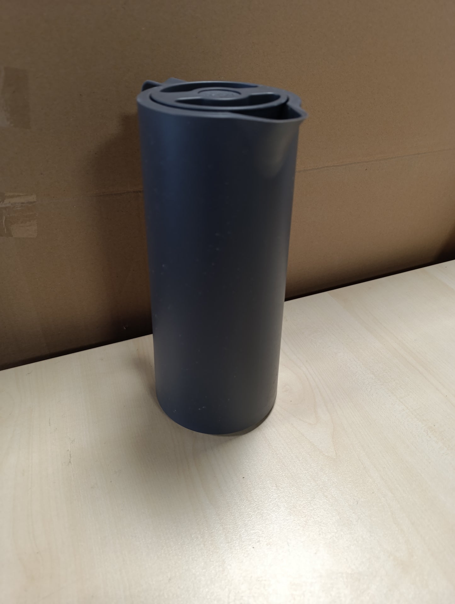 247700 - EMSA Motiva Termos Flask 1L, Flask i Izoluar me Mbyllje të Shpejtë, Mban Pijet të Nxehta për 12 Orë, të Ftohta për 24 Orë, Mbulesë Qelqi, Prodhuar në Gjermani, N41701