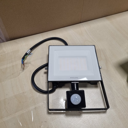 205171 - PHILIPS Lois Prozhektorë i Jashtëm me Sensor, 30W, 3000K, Ngjyrë e Zezë