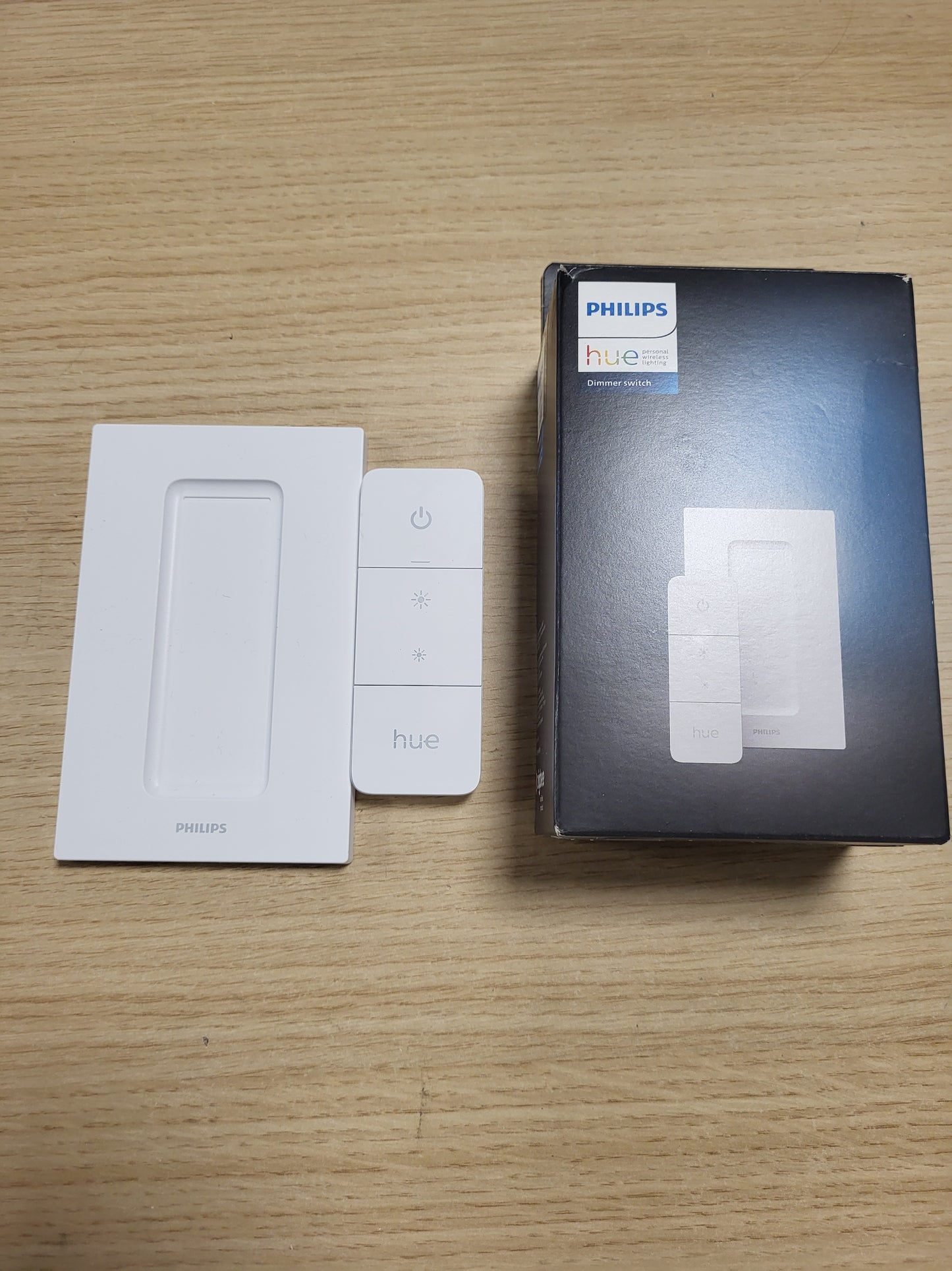 223328 - PHILIPS HUE Ndërprerës ndriçimi inteligjent për sistemet Hue, pa tel, i bardhë