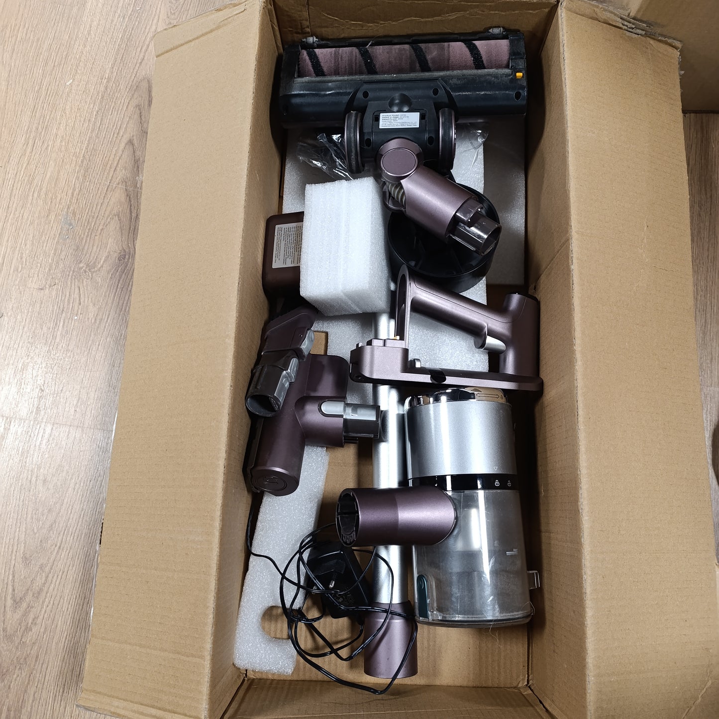 83167 - EUREKA AK10, Fshesë pa Tel për Kafshët Shtëpiake, 450W, Kohëzgjatje Pune 60 Minuta, Ekran me Prekje, Ideal për Qimet, Dysheme dhe Qilima