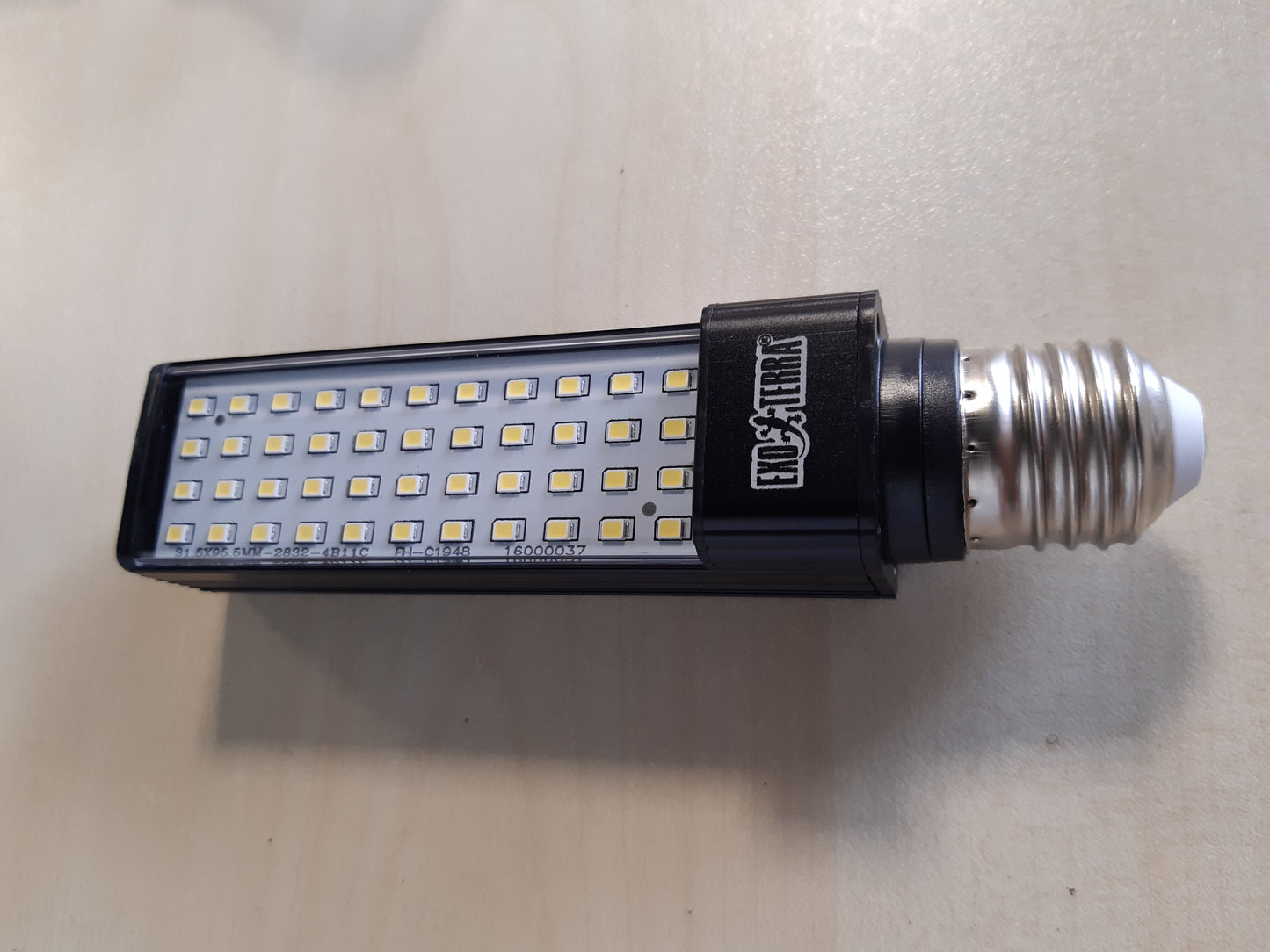 226660 - EXO TERRA Llambë LED me efikasitet energjetik, 8W, E27, 6500 K, për rritjen e bimëve tropikale, me balast të integruar, 1 copë