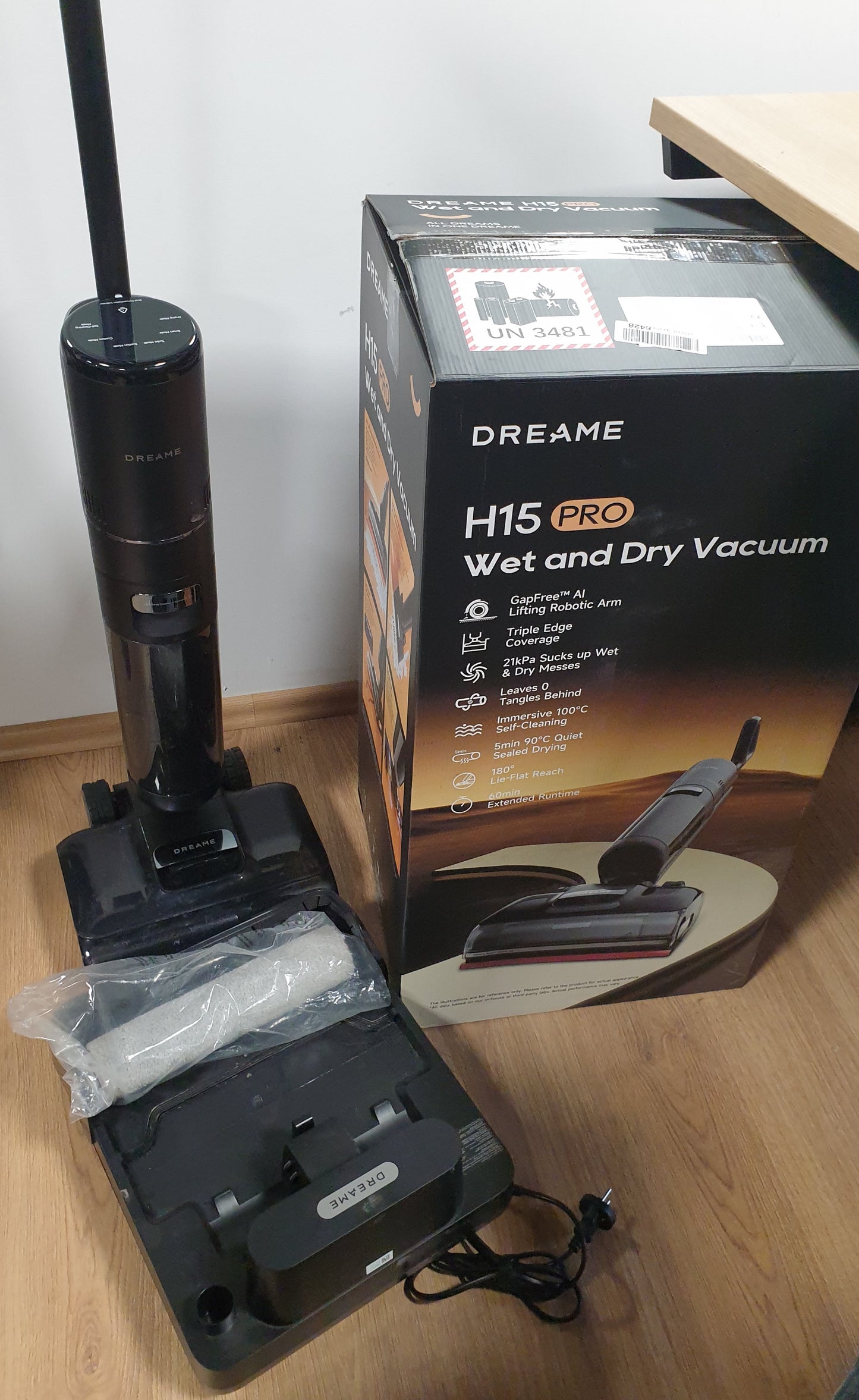 144027 - DREAME H15 Pro Fshesë me Korrent, Krah Robotik GapFree AI DescendReach, Mbulim Trefishtë Skajeve, Fuqi Thithjeje 21,000 Pa, Pa Ngatërresa, Larje me Furçë 100°C, Tharje 5 Minuta në 90°C, Shtrirje e Sheshtë 180°