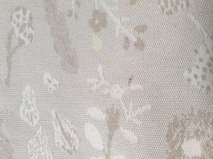219956 - GAMUSI Mbulesë tavoline drejtkëndëshe jacquard, 140 x 200 cm, rezistente ndaj njollave, bezhë larshi