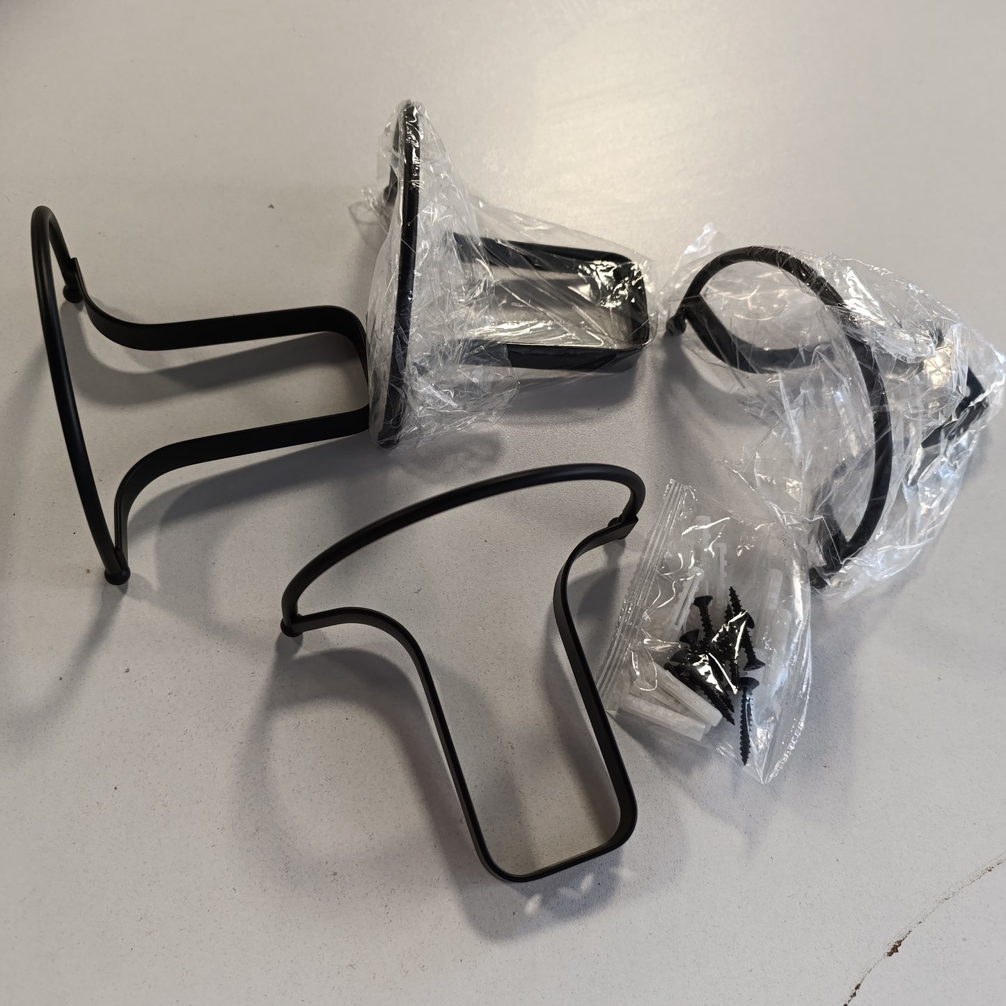 184353 - TAOZUN Set me 4 Mbajtëse në Ngjyrë të Zëzë për Kapele Kauboje - Montim në Mur, Material Metali