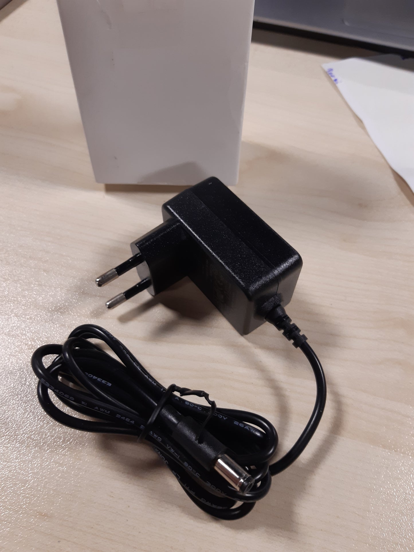 190341 - KITARE KARIKUES Pedal 9V 1A, Furnizues Energjie për Casio Boss Behringer JOYO, Efekte Pedali, Looper, Stompbox, Disa Klavijaturë, Qender Negative në Qendër Pozitive, Masa DC 5.5mm x 2.1mm