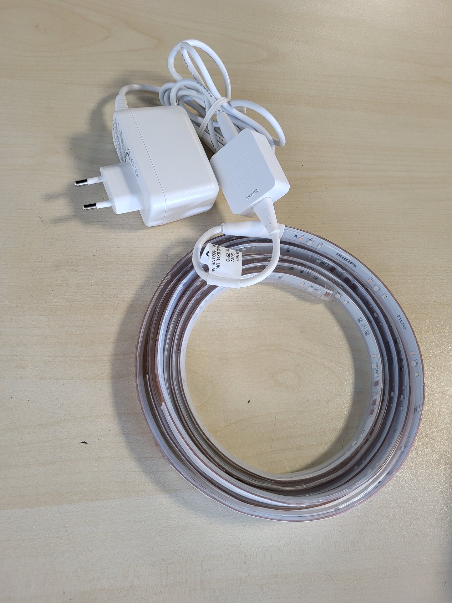 221147 - PHILIPS HUE - Kit shiriti LED 3m White and Color Ambiance për Përdorim të Brendshëm, Funksionon me Aplikacionin Hue, Alexa, Google Assistant, Apple HomeKit
