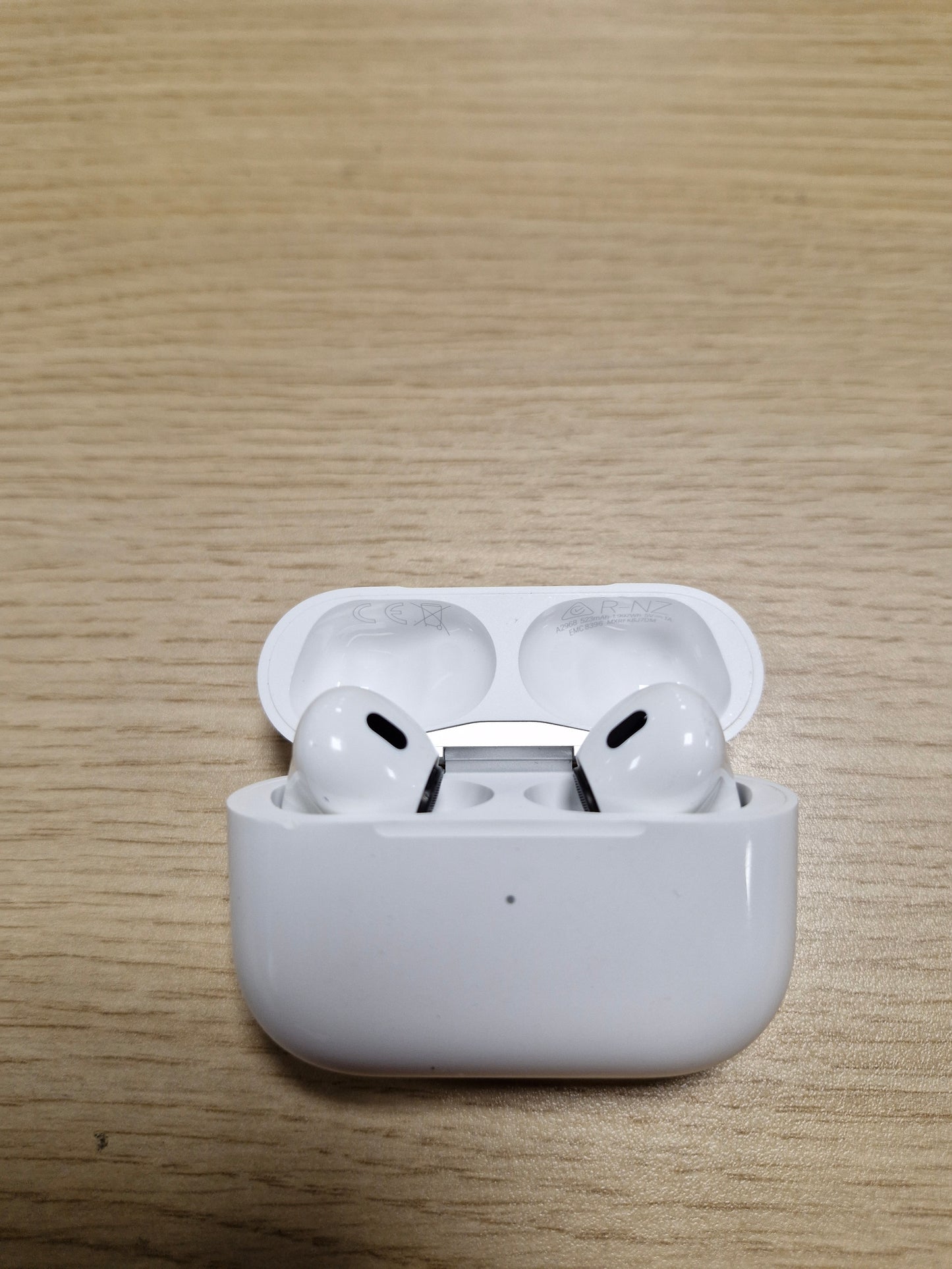 123463 - APPLE AirPods Pro (Gjenerata e 2-të), me Mbulesë MagSafe MTJV3ZM/A