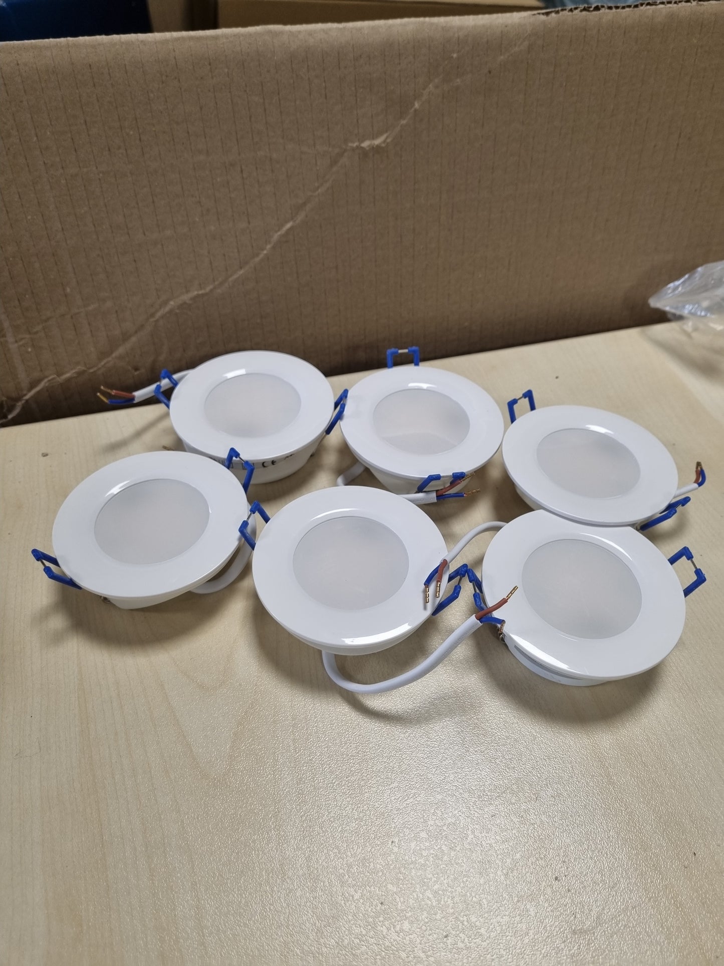 252342 - LINOVUM® WEEVO Set me 6 pjesë, Ndriçues LED të futur IP44, 230V, Rrumbullakët, 3.5W, Bardhë e ngrohtë, Instalimi i sheshtë 29 mm