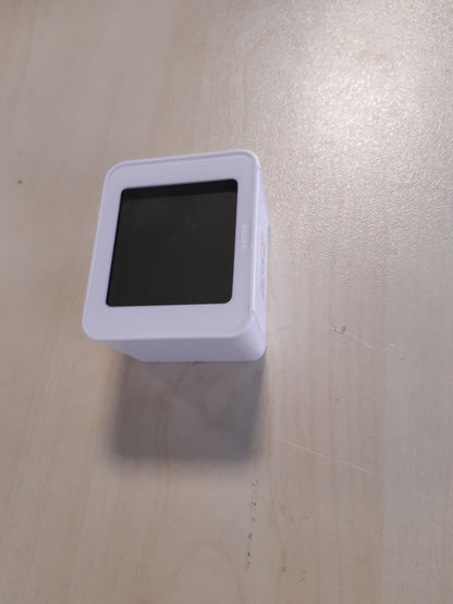 201668 - HAMA - Orë Dixhitale Alarmi me Radio, Rregullim Automatik të Kohës, e Bardhë, me Bateri