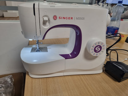 160530 - SINGER - Makinë Qepëse Profesionale M3505, Automatike me 34 Funksione Qepje, Qepje Kreative për të Gjitha Pëlhurat, Elektrike dhe Portative
