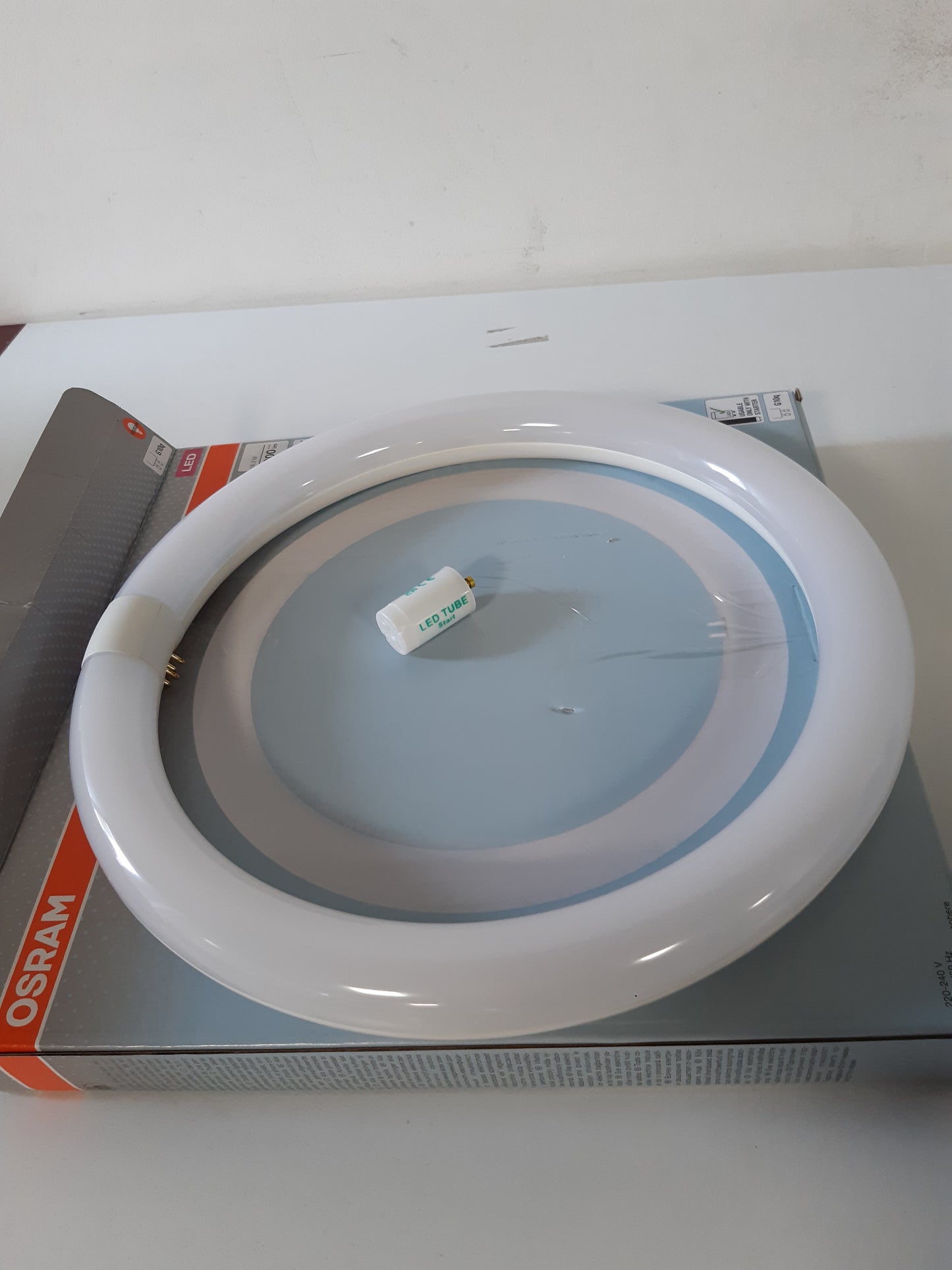 252425 - OSRAM Tub LED T9C EM 32, 18.3W, 2200lm, 4000K, dritë e bardhë e ftohtë, alternativë ndaj llambave klasike T9