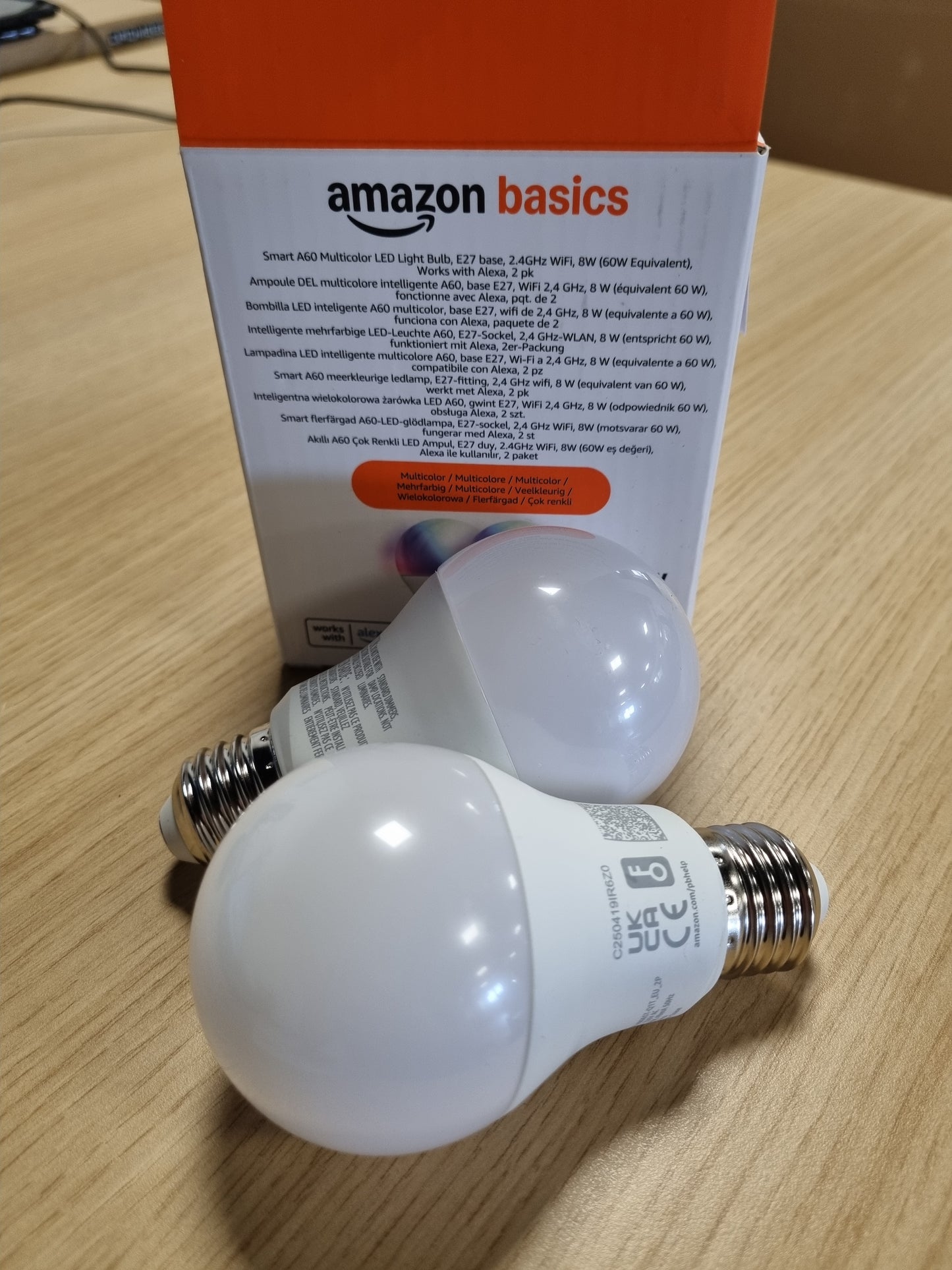 168430 - AMAZON BASICS Llambë LED Inteligjente që Ndryshon Ngjyrë, E27, 8W (Ekuivalente me 60W), Funksionon Vetëm me Alexa, Pako Prej 2, Shumëngjyrëshe