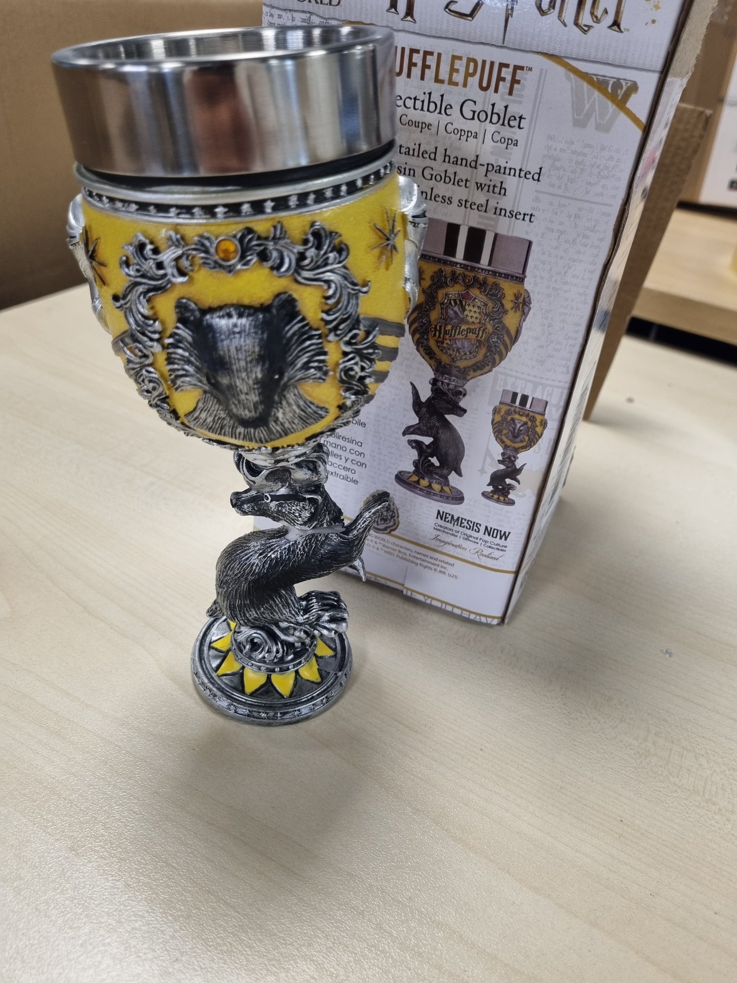 213288 - NEMESIS NOW Gotë e Koleksionueshme e Shtëpisë së Hogwarts, Hufflepuff, Resina, 1.25 pikometra