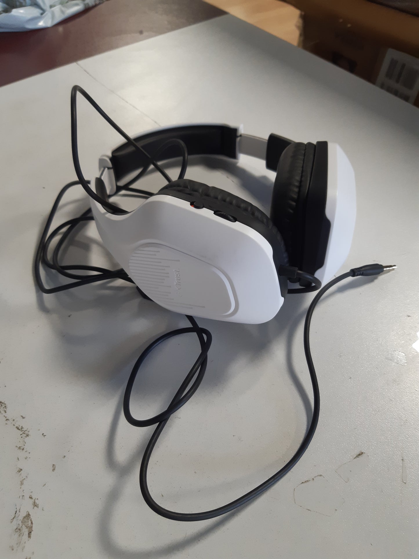 266652 - Trust Gaming Kufje të Lehta GXT 415W Zirox me Drajverë 50 mm për PC, Xbox, PS4, PS5, Switch, Celular, Prizë Audio 3.5 mm, Kabllo 2 m, Mikrofon - të Bardha