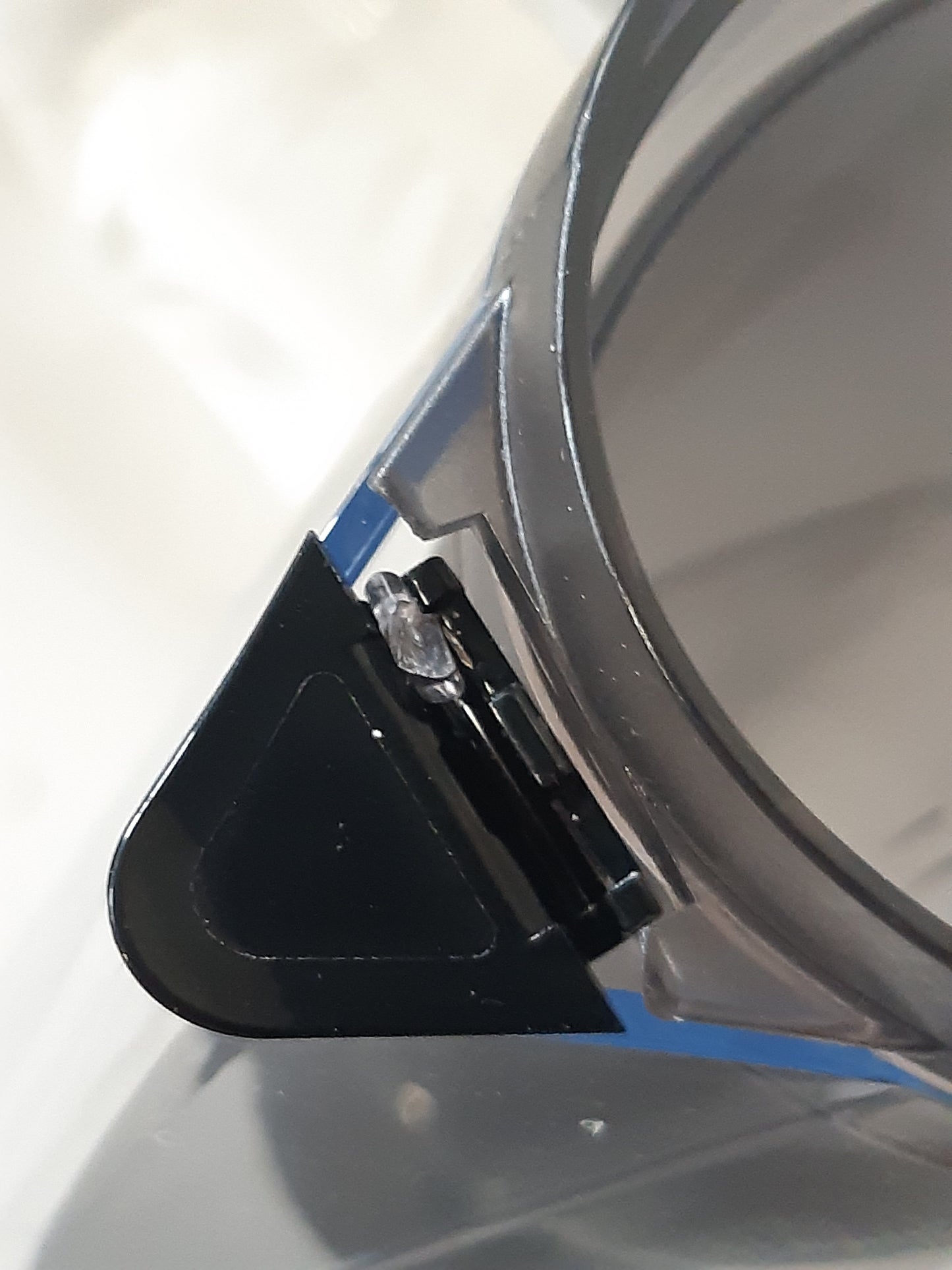 233217 - AMAZON BASICS Filtër uji 2.3 litra, i zi
