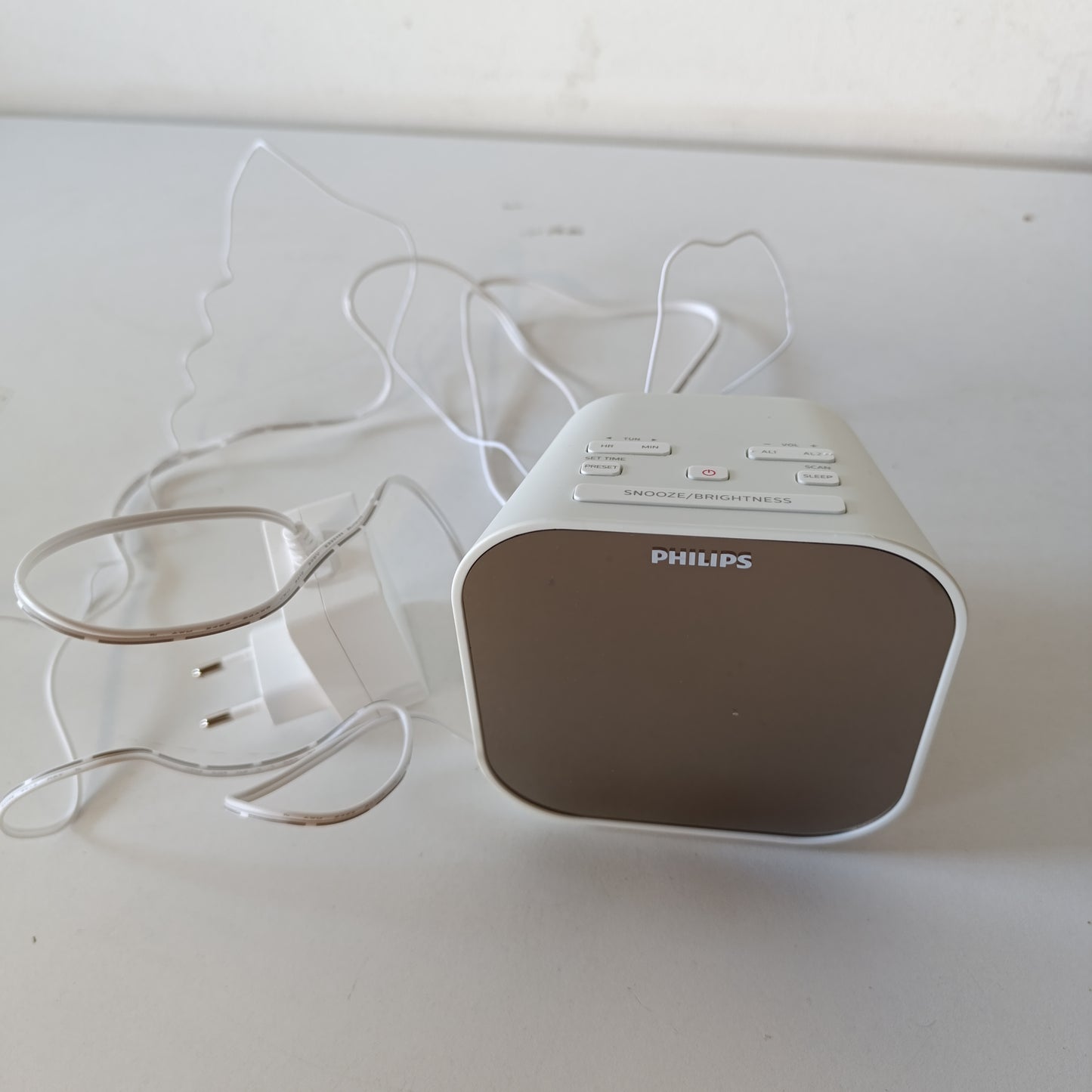 266418 - Radio-orë Philips TAR4406 me përfundim pasqyre
