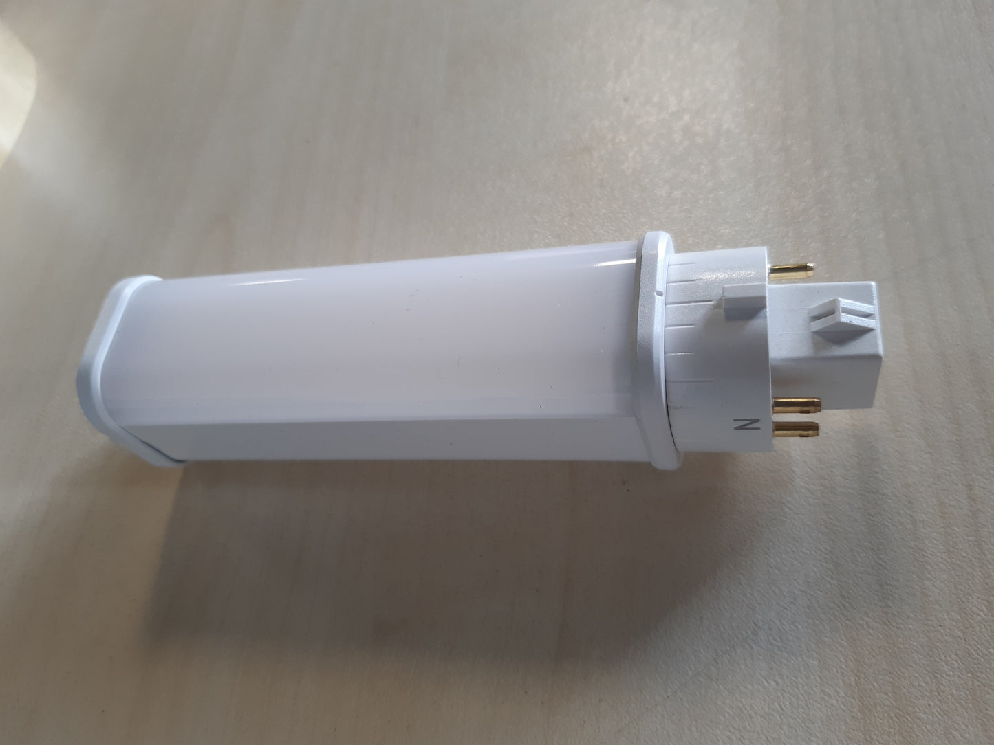 256852 - OSRAM Llambë LED DULUX D/E 13 për prizë G24Q-1, 6 vat, 600 lumen, e bardhë e ngrohtë (3000K), e rrotullueshme