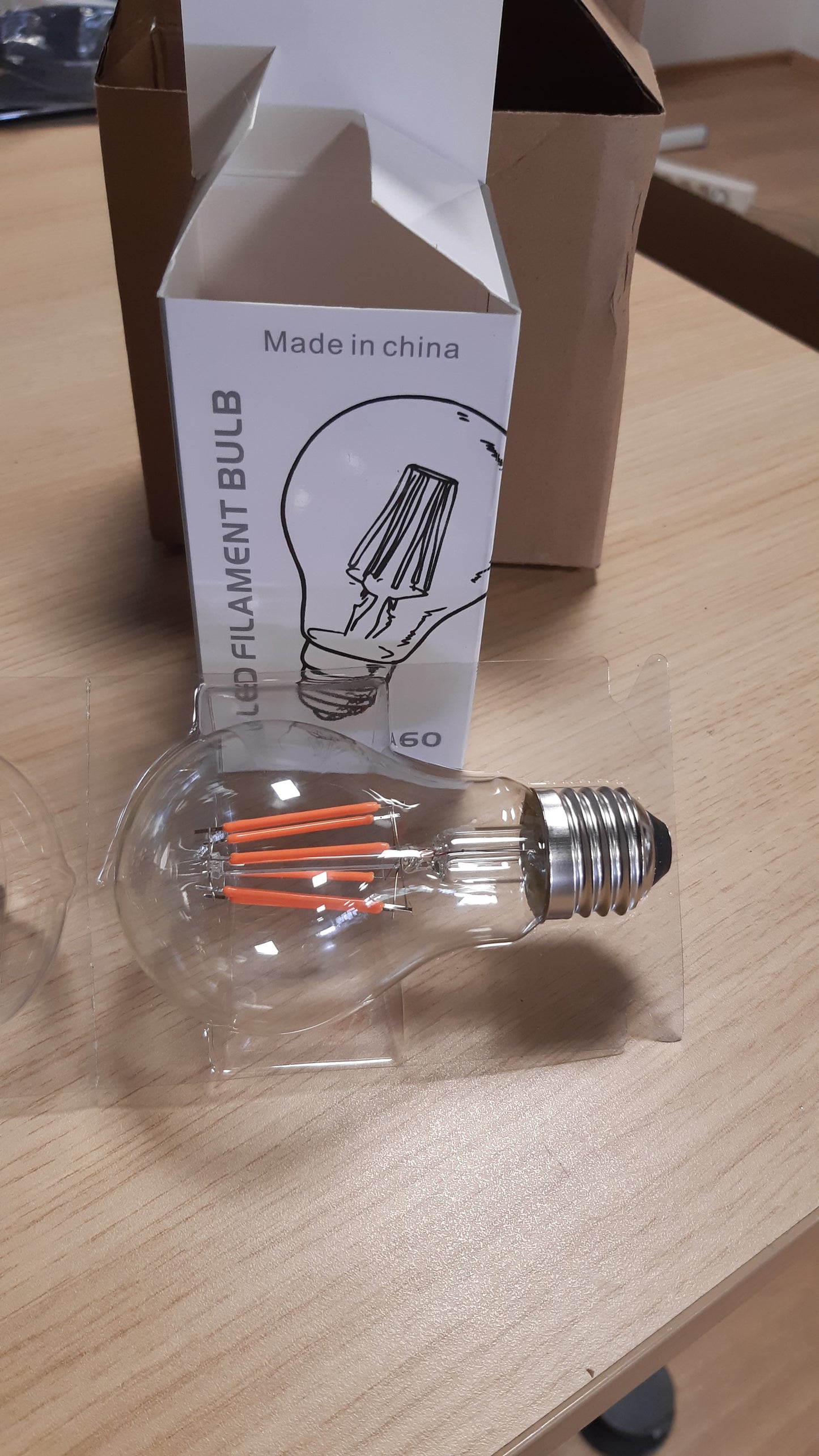224591 - CALDARAX Llampa LED të Kuqe E27 6W, A60, Ekuivalente 60W, 600LM, për Jashtë, Pako me 2