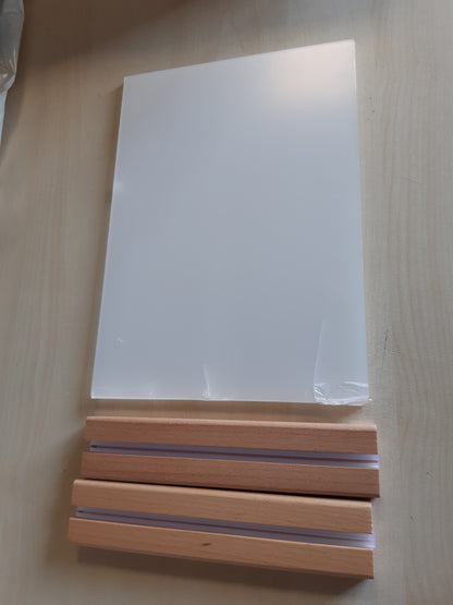 263444 - MARIDERGO Mbajtëse Tabelash Akrilike me 2 copë A4 me Bazë Druri, Mbajtëse Menyje Transparente A4