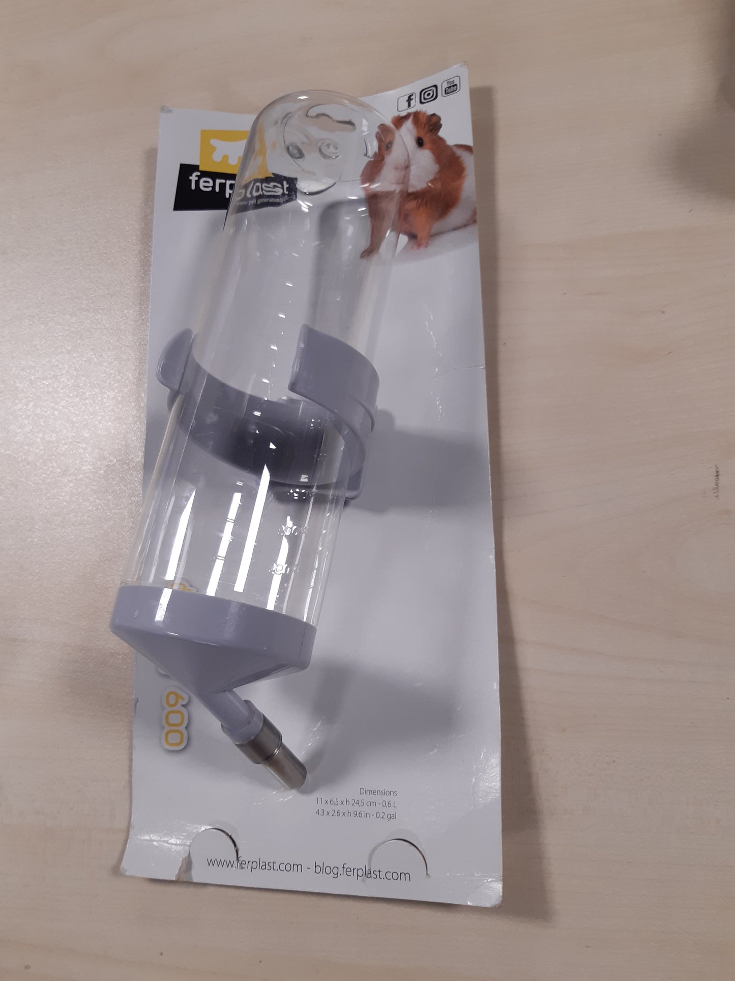 202426 - FERPLAST - Biberon Drinky 600 Large FPI4663, Kapaciteti 600ml, Ngjyrë e Rastësishme