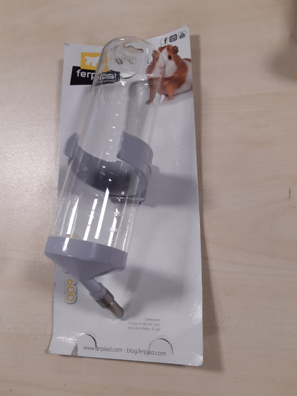 202426 - FERPLAST - Biberon Drinky 600 Large FPI4663, Kapaciteti 600ml, Ngjyrë e Rastësishme