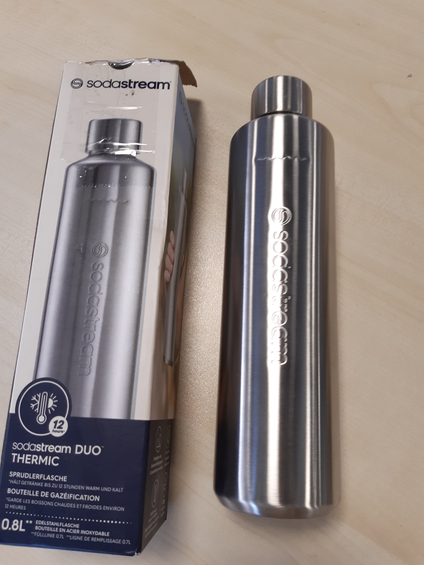246138 - SODASTREAM Shishe e izoluar prej çeliku inox 0.8L për pajisje DUO për ujë të gazuar dhe pije freskuese, me mur të dyfishtë, mban pijet të ftohta deri në 12 orë, mund të lahet në lavastovilje