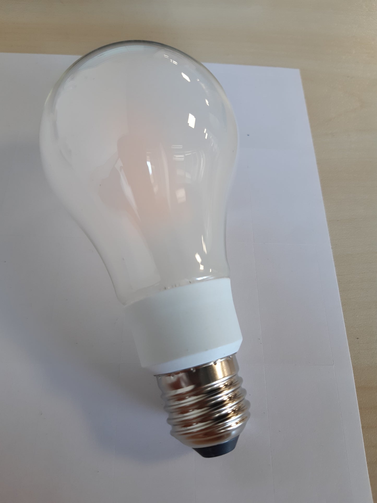 224777 - LEDVANCE Llampa LED inteligjente Wi-Fi, E27, 75W, e zbehtë, e bardhë e ngrohtë (2700K), 1 pako