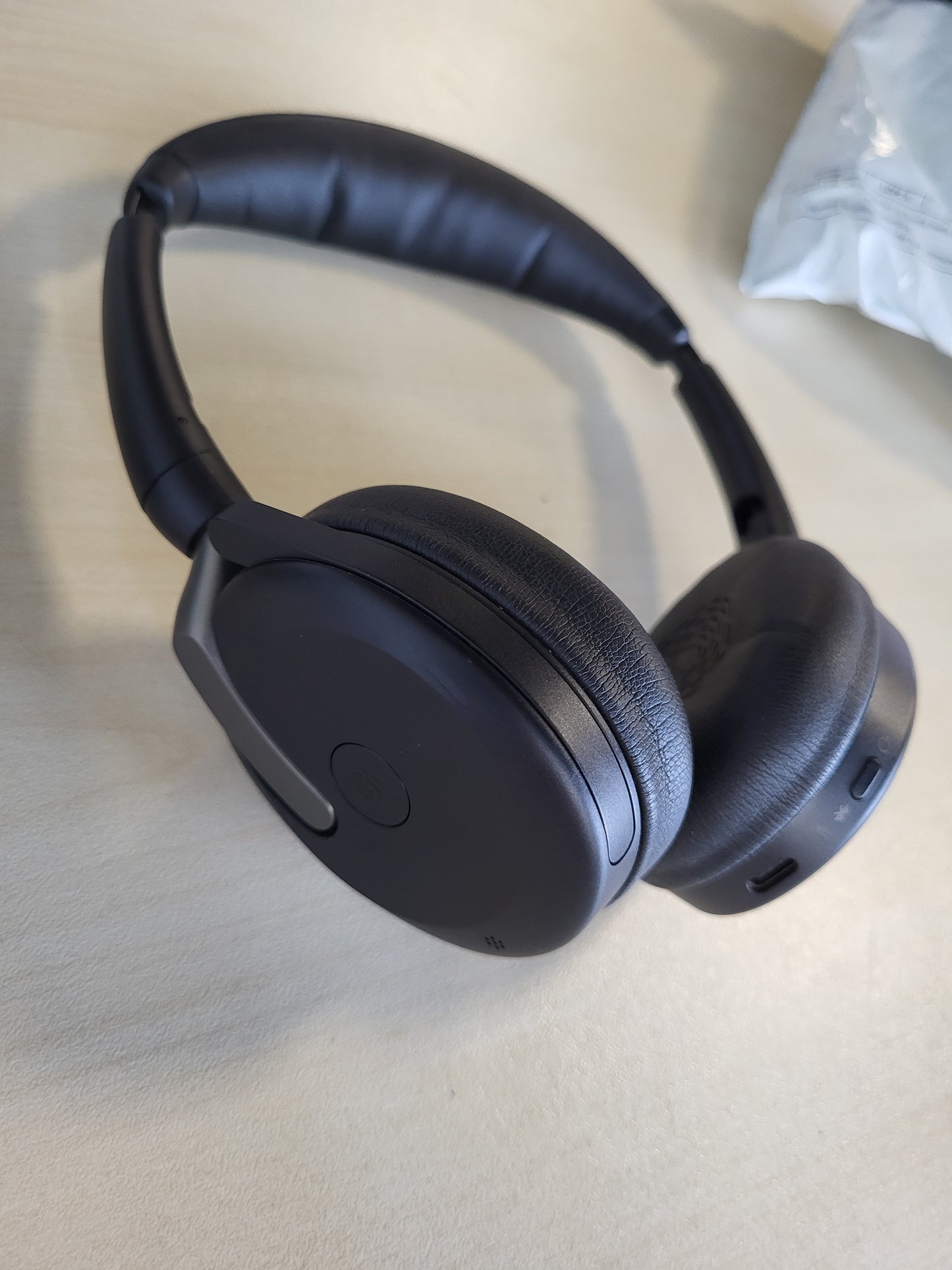 266041 - JABRA Evolve2 65 Flex - Kufje stereo Bluetooth me panel karikimi pa tel, teknologji Jabra ClearVoice, ANC hibride, të certifikuara për MS Teams, ngjyra e zezë