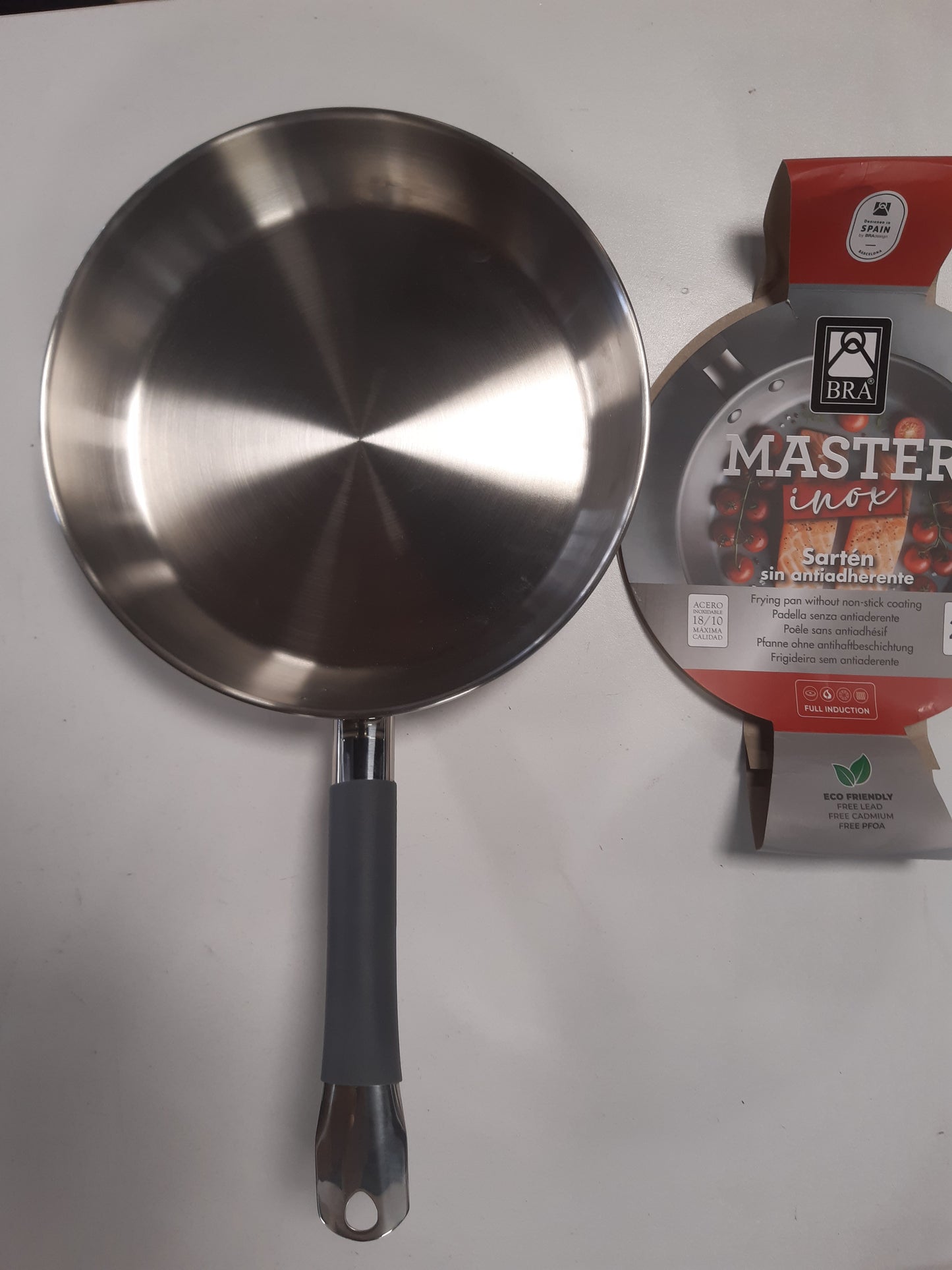 262052 - BRA Master | Tigan 26 cm, Çelik Inoks, Jo-ngjitës, Pa PFOA, Induksion i plotë, Dorezë çeliku inoks e veshur me silikon