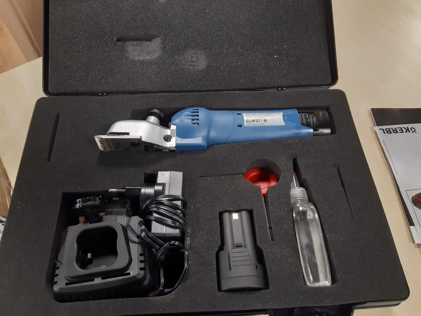 199019 - BATERI KERBL, Modeli 181881 FarmClipper Akku2, për Kafshë, 31/15Z