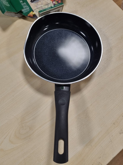 221442 - BALLARINI Tigan Ledro, 24 cm, Alumin, I Pajtueshëm me Induksion, Shtresë Qeramike Jo-ngjitëse, Thermopoint, Prodhuar në Itali, Ngjyrë Bezhë