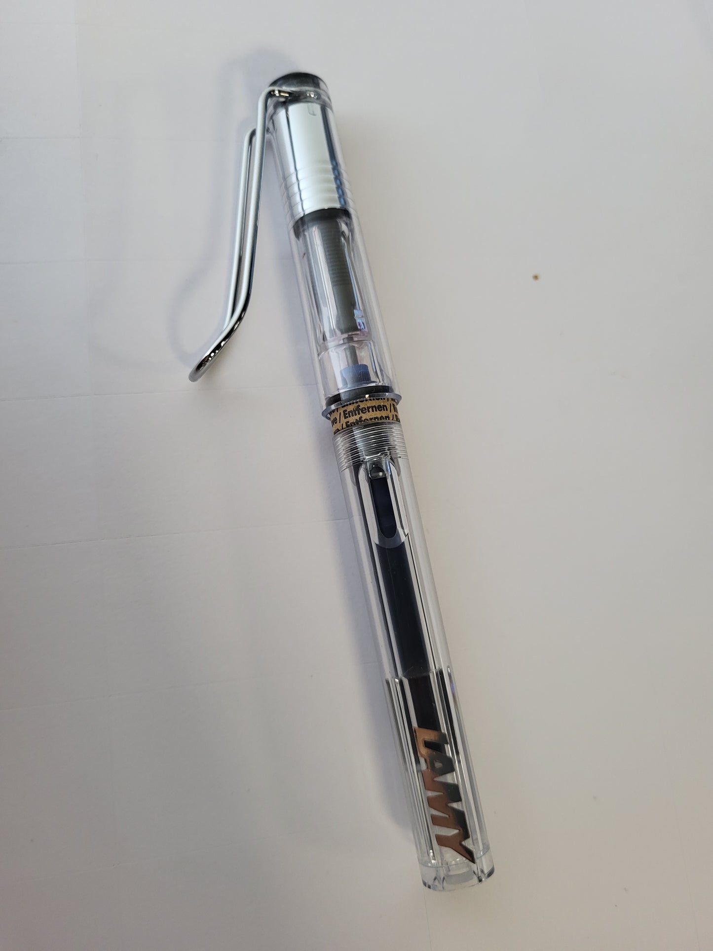 268867 - LAMY SAFARI VISTA: Stilograf me dorezë ergonomike, majë çeliku M, trup plastik ASA, fishek blu T10, për dorën e djathtë.