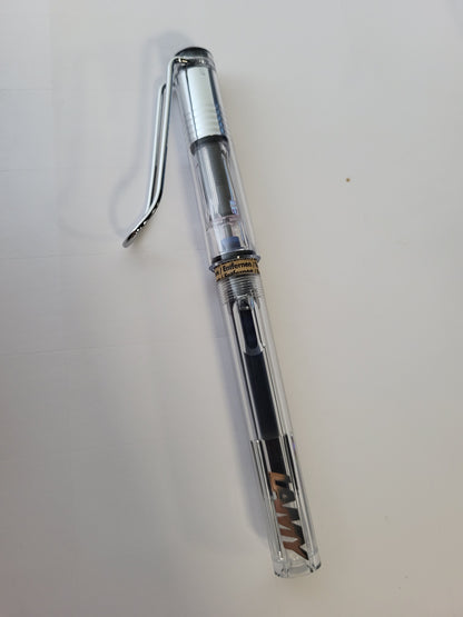 268867 - LAMY SAFARI VISTA: Stilograf me dorezë ergonomike, majë çeliku M, trup plastik ASA, fishek blu T10, për dorën e djathtë.